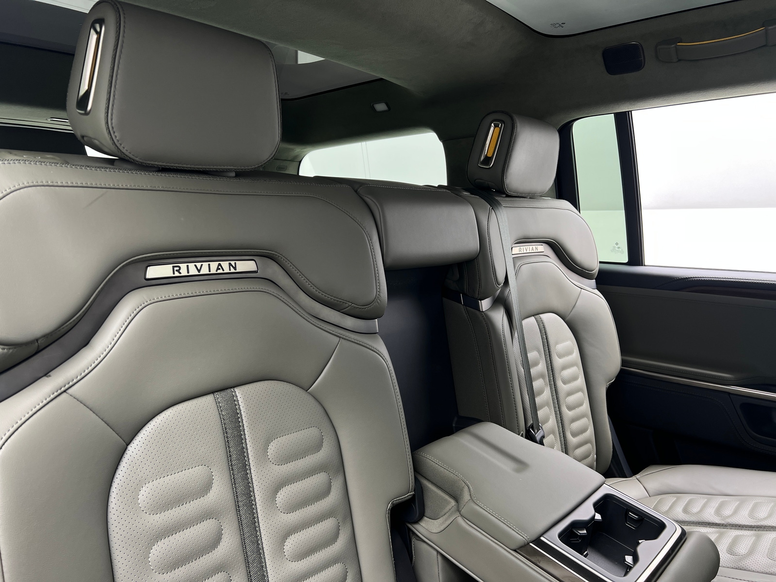Thumbnail: 2023 Rivian R1S - 5