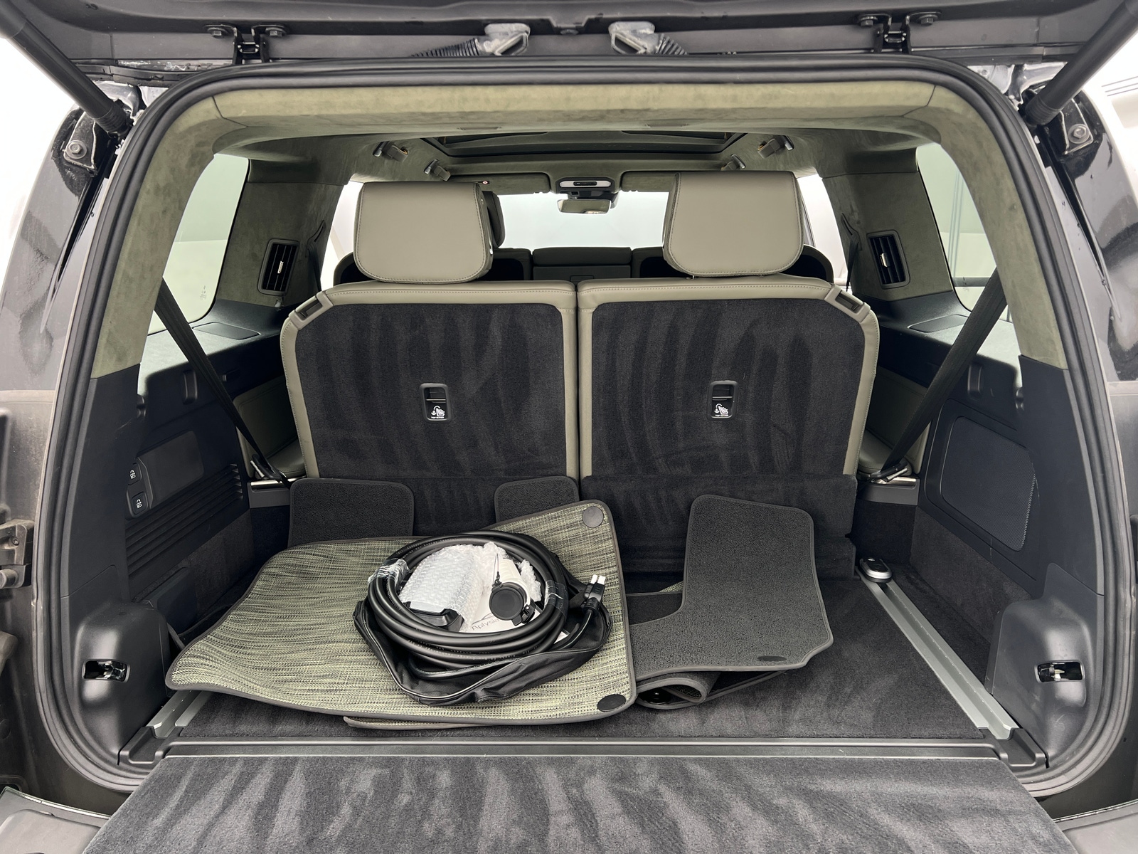 Thumbnail: 2023 Rivian R1S - 6