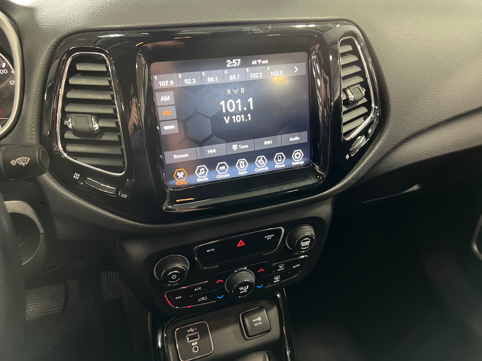 Thumbnail: 2019 Jeep Compass - 3