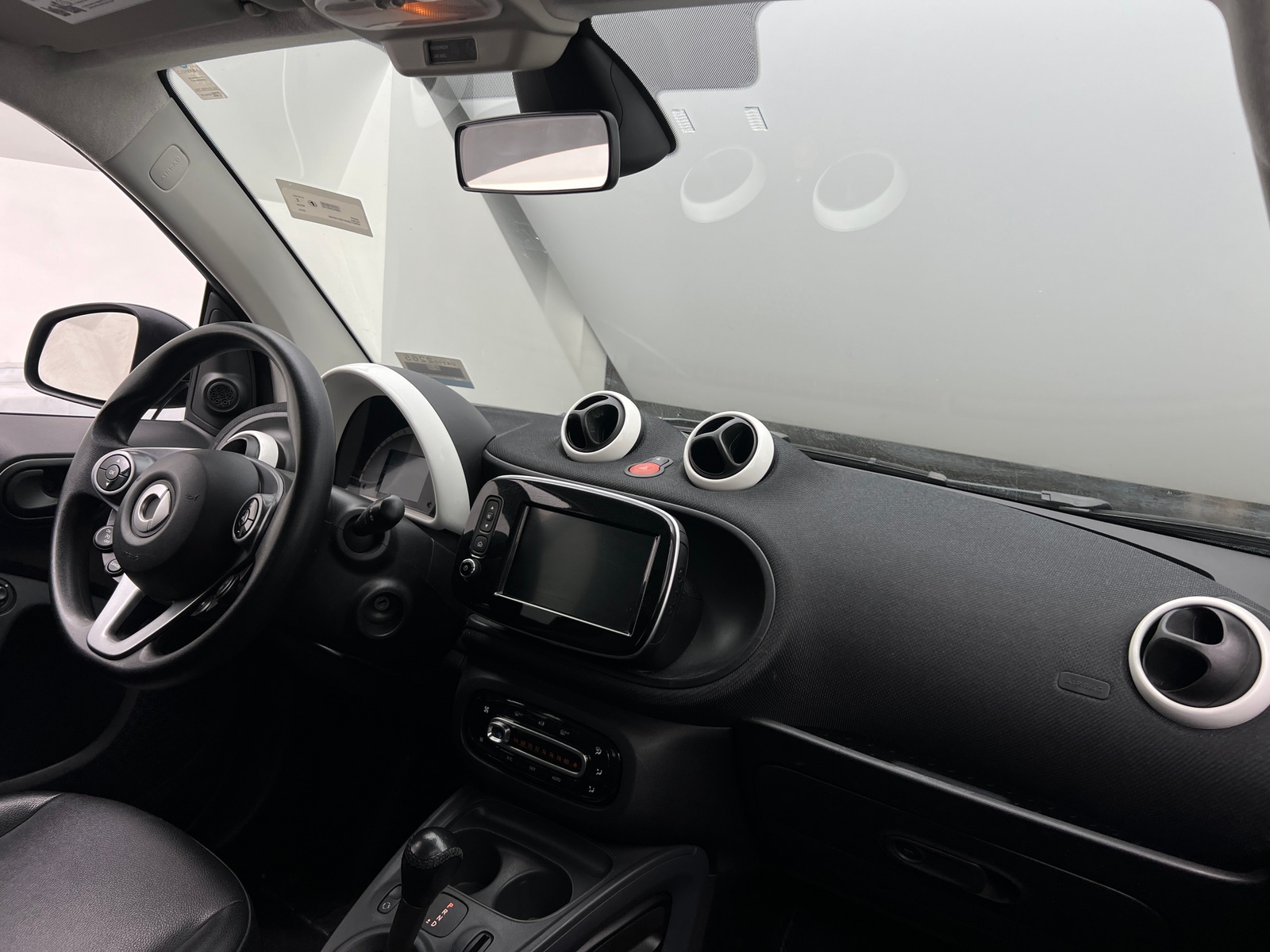 Thumbnail: 2016 smart fortwo - 2