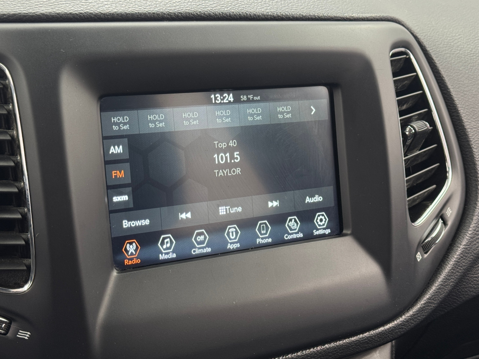 Thumbnail: 2021 Jeep Compass - 4