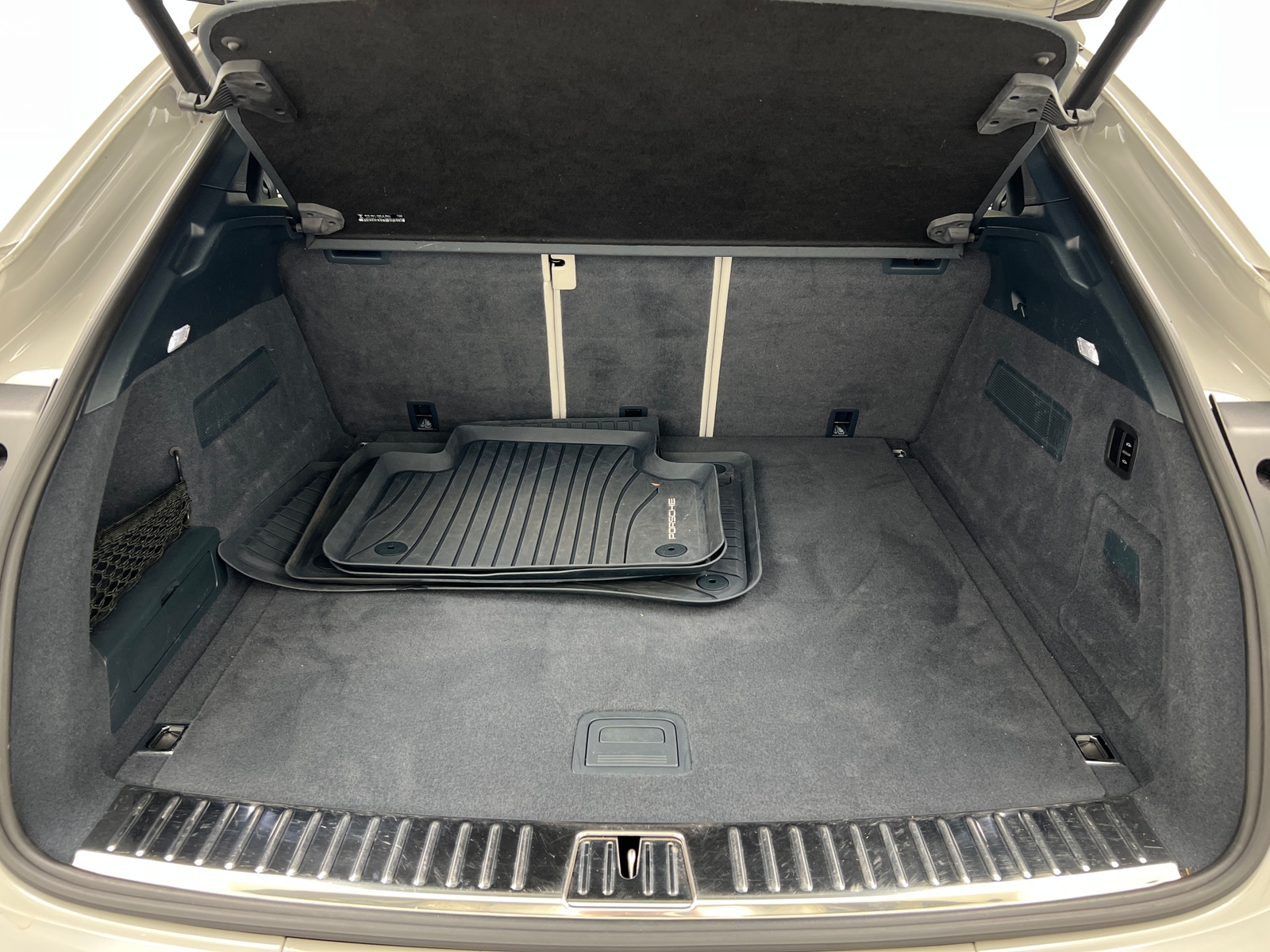 Thumbnail: 2021 Porsche  - 6