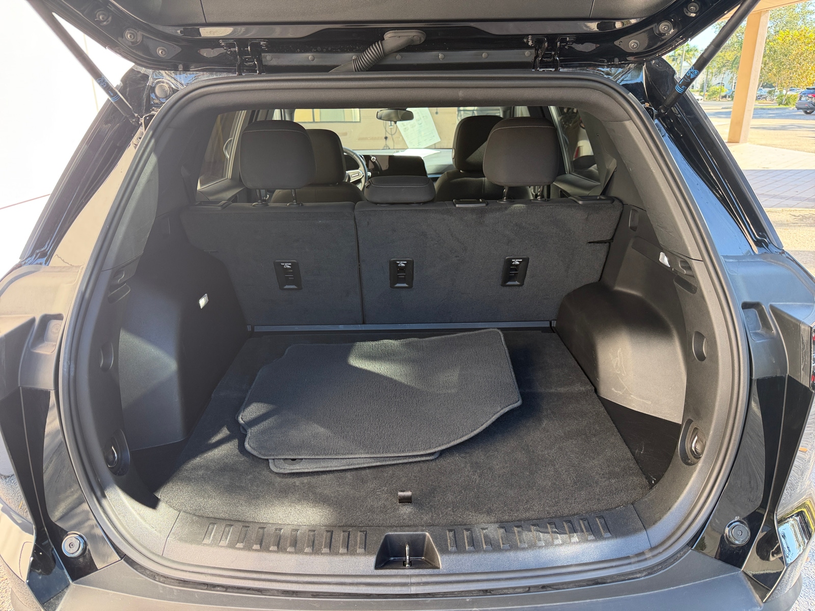 Thumbnail: 2025 Chevrolet Equinox - 4