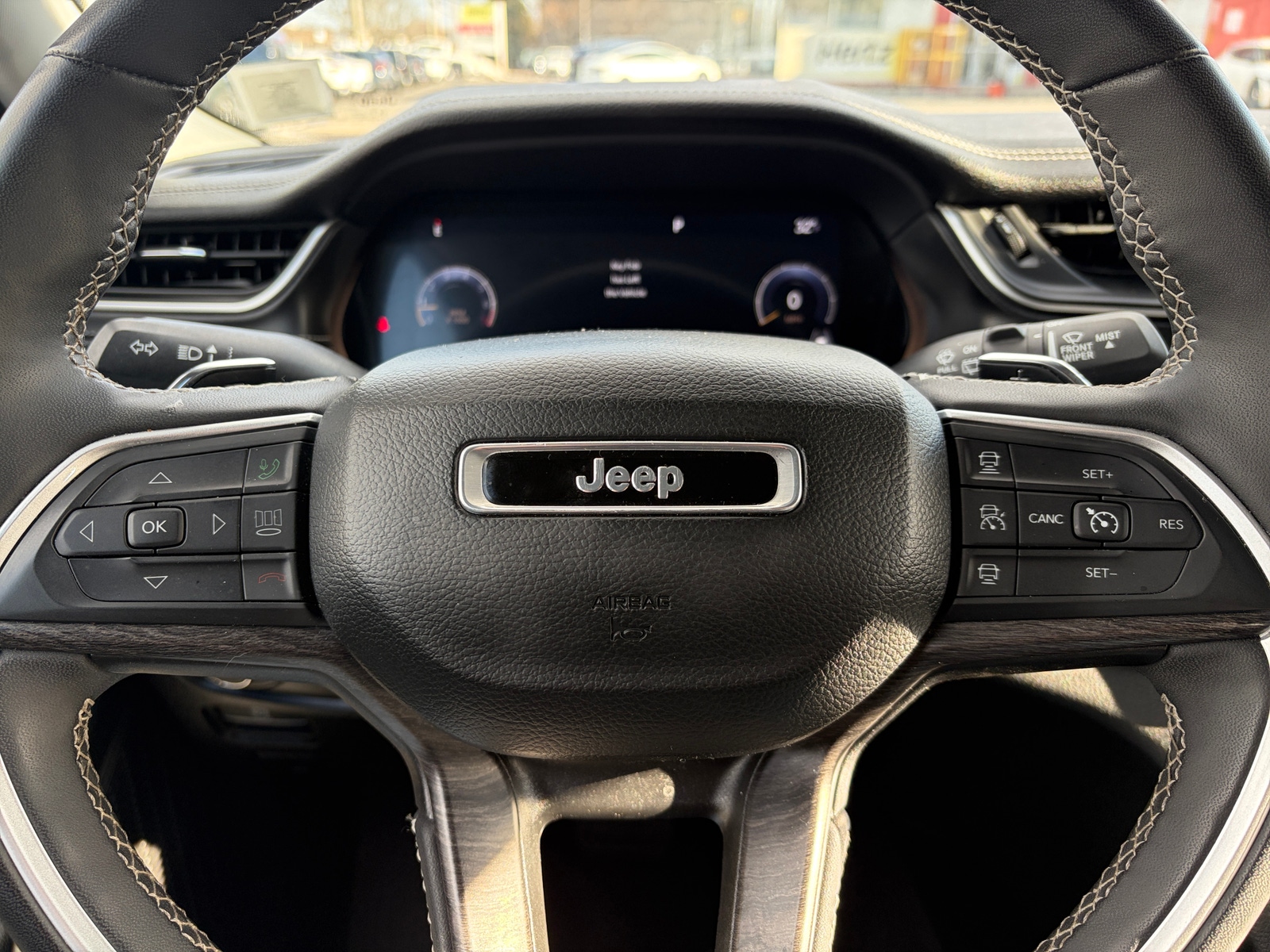 Thumbnail: 2023 Jeep Grand Cherokee L - 5