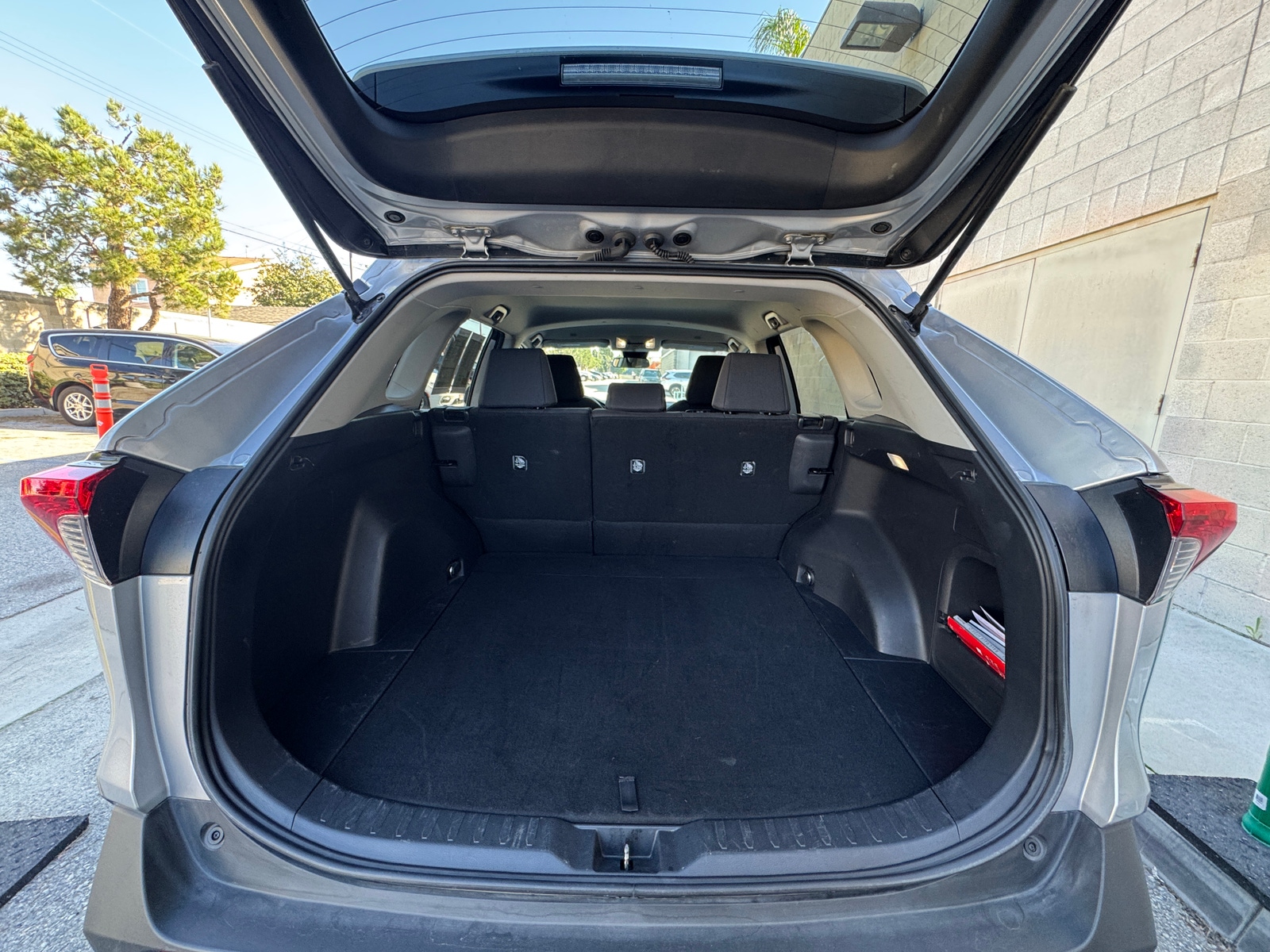 Thumbnail: 2025 Toyota RAV4 - 6