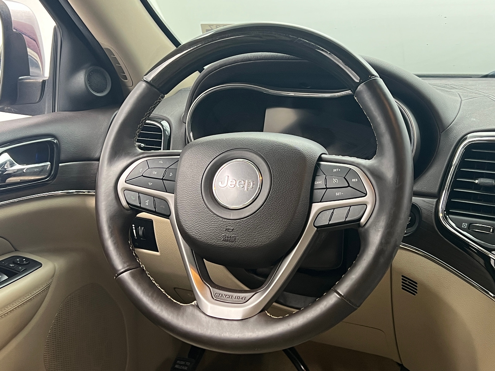 Thumbnail: 2019 Jeep Grand Cherokee - 4