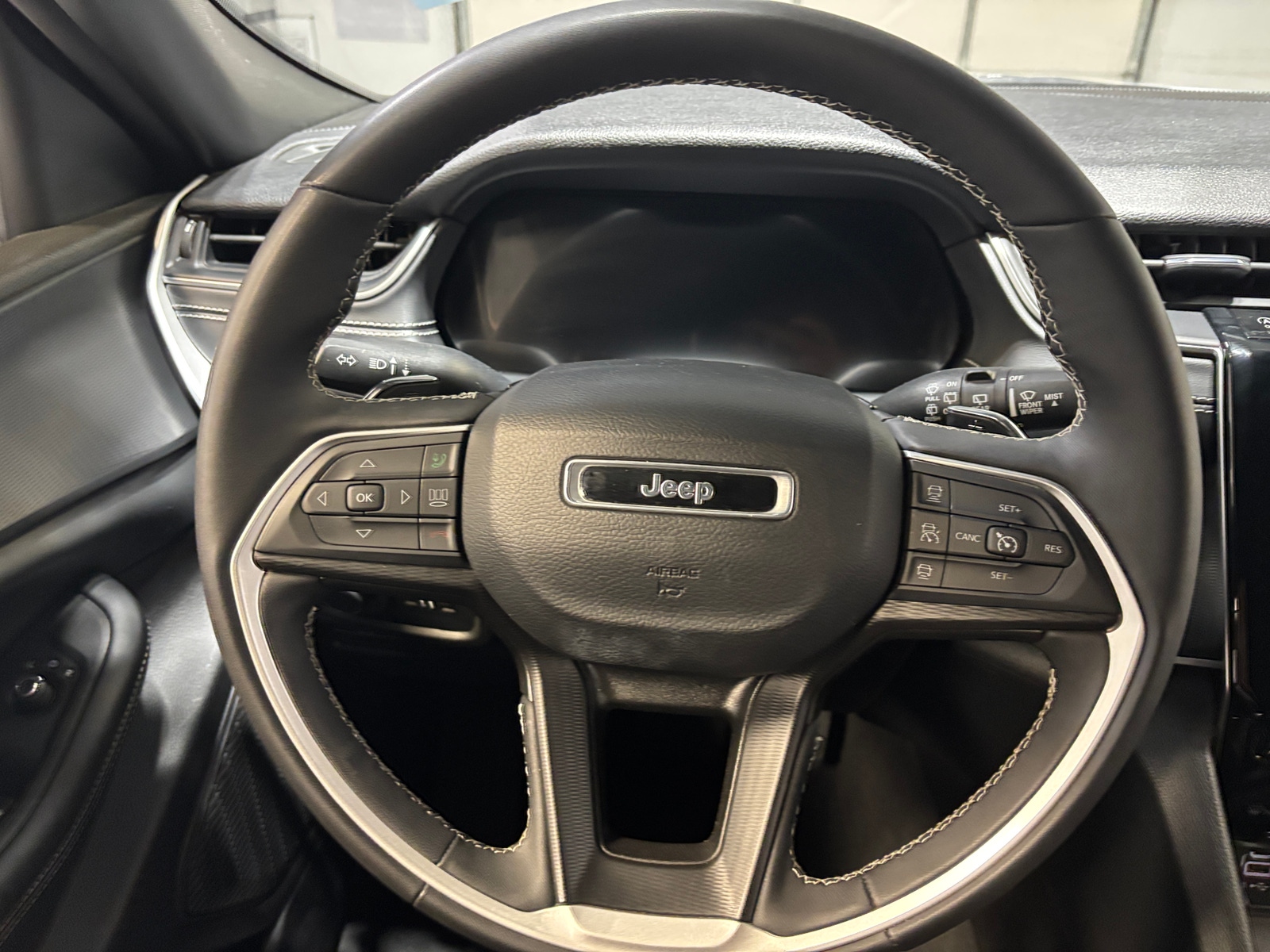 Thumbnail: 2024 Jeep Grand Cherokee - 4