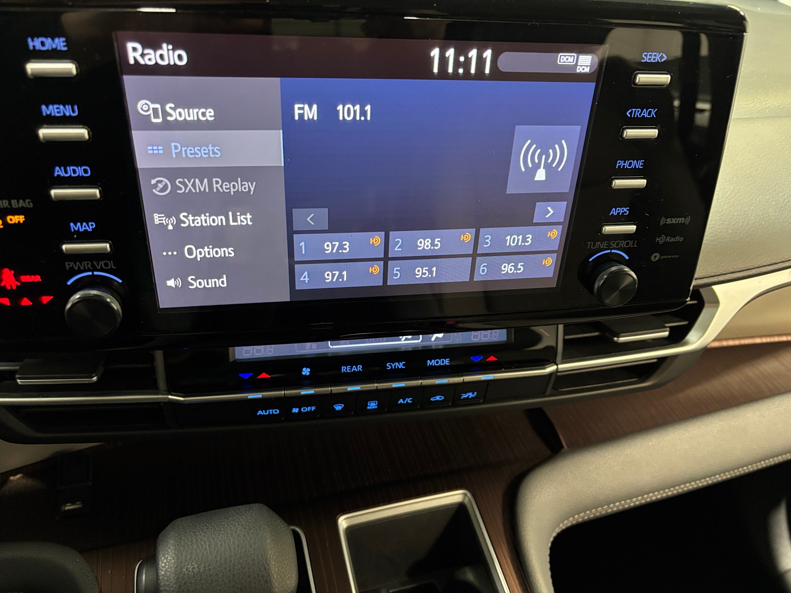 Thumbnail: 2024 Toyota Sienna - 4