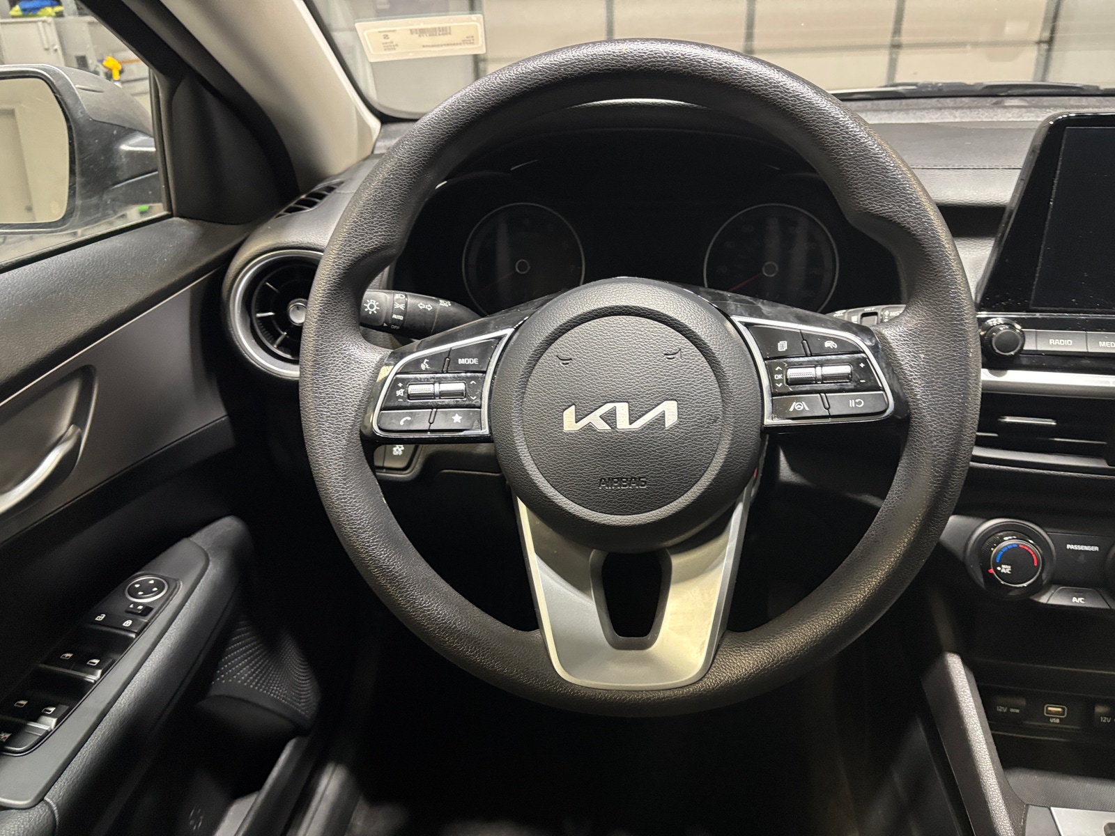 Thumbnail: 2023 Kia Forte - 5