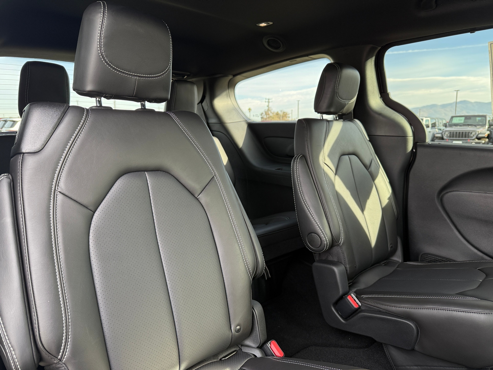 Thumbnail: 2026 Chrysler Pacifica - 5