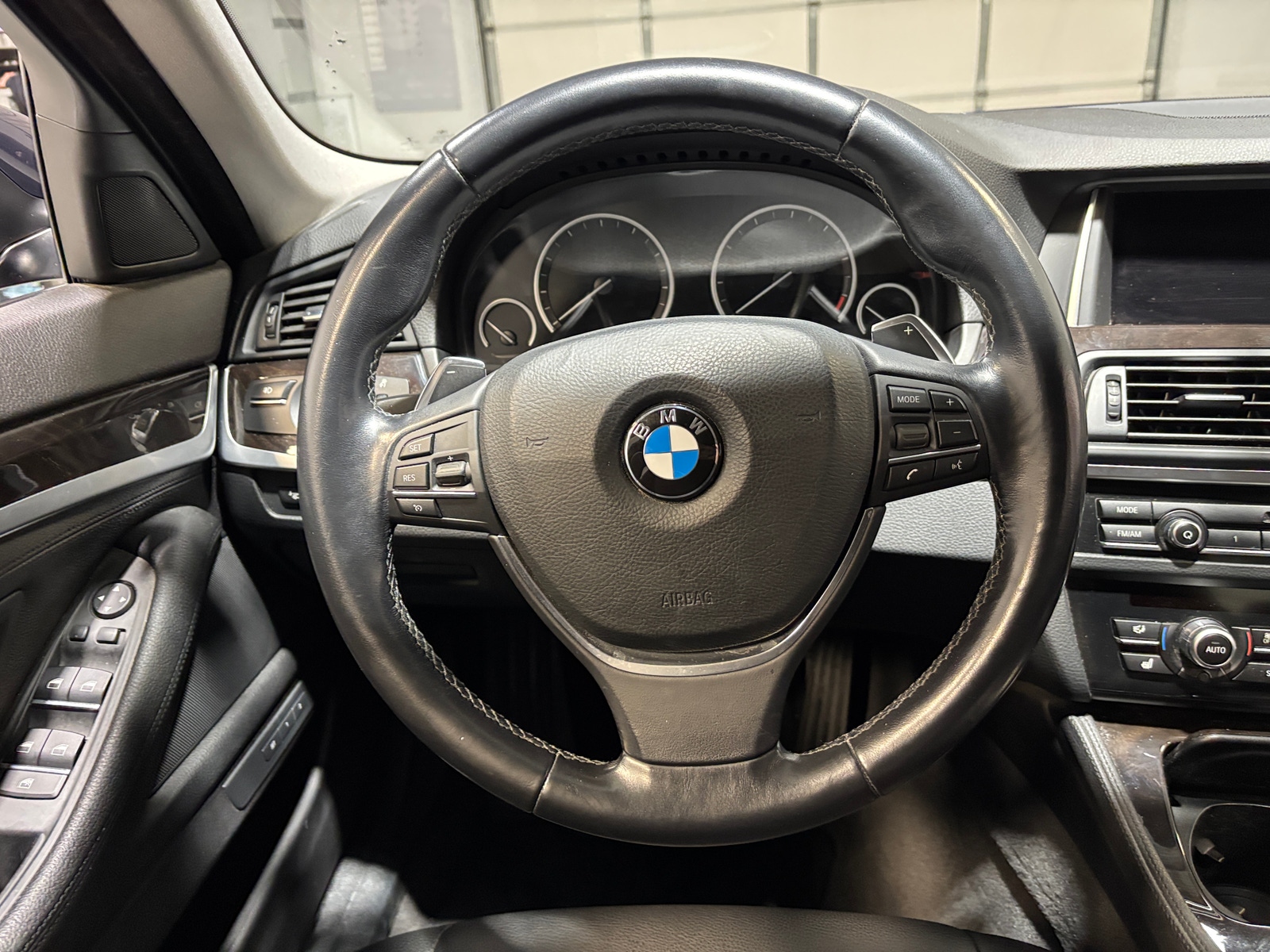 Thumbnail: 2016 BMW 5 Series - 4