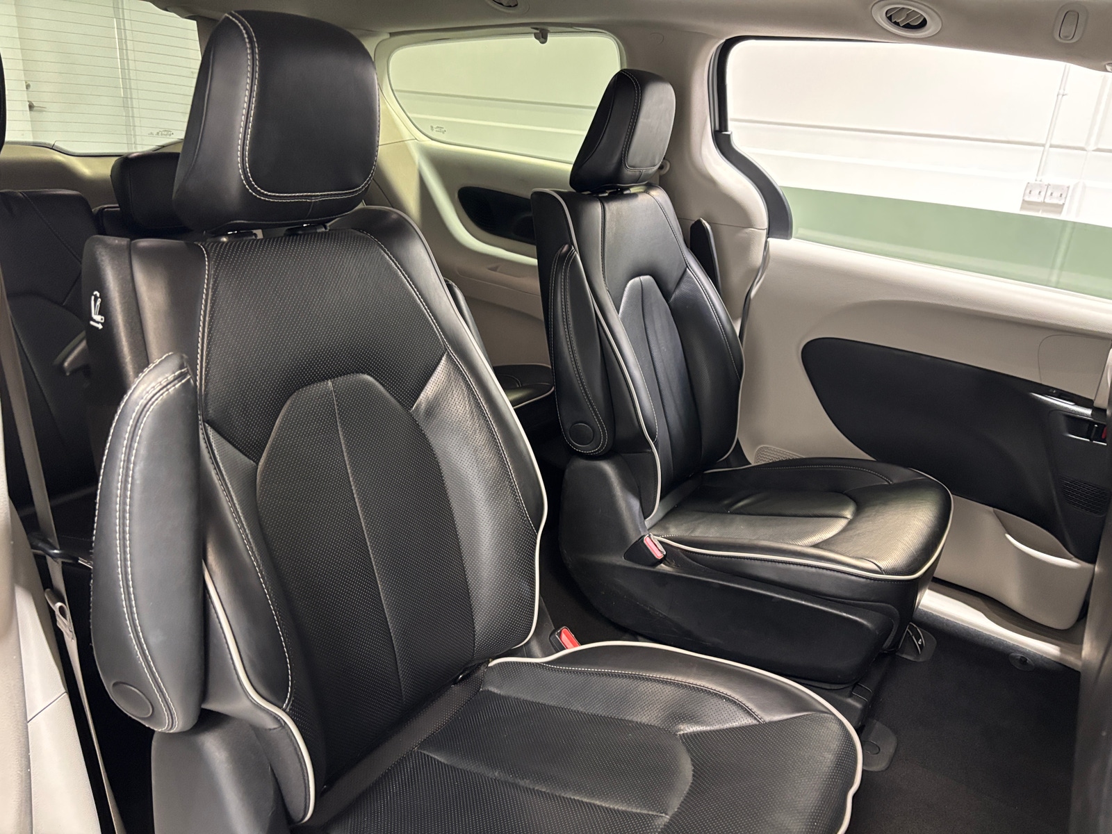 Thumbnail: 2023 Chrysler Pacifica - 5