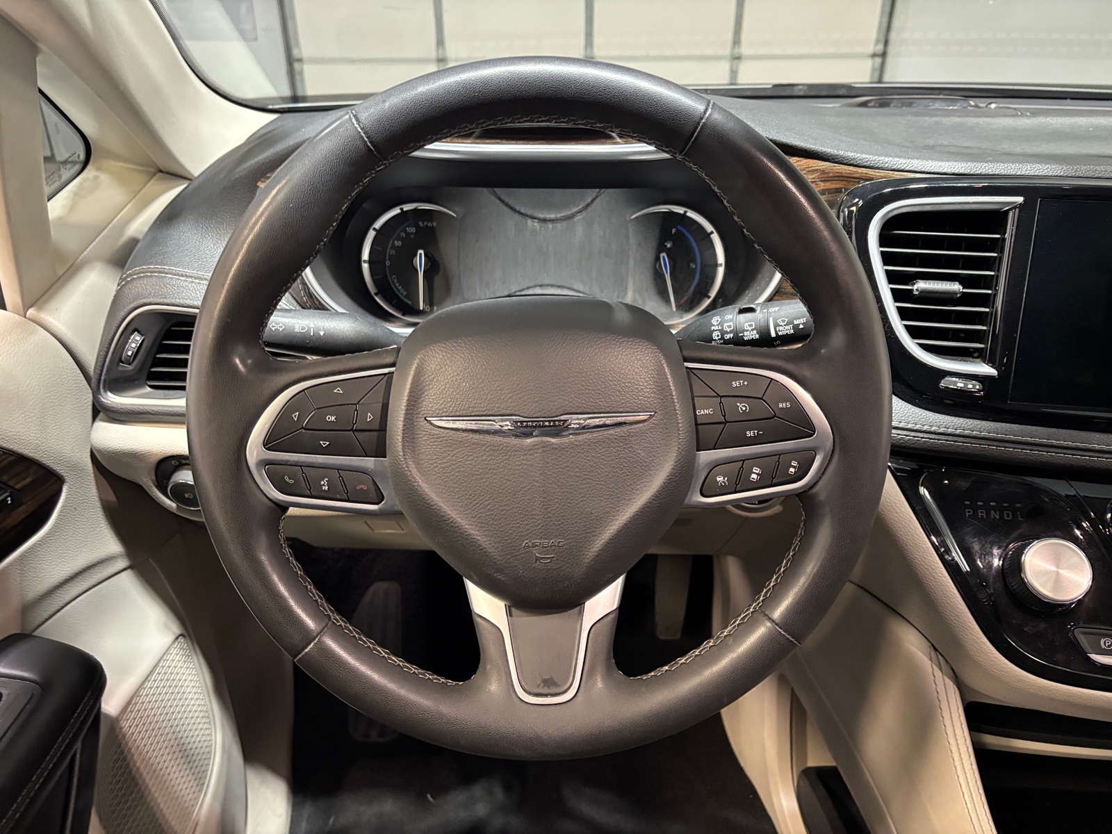 Thumbnail: 2023 Chrysler Pacifica - 4