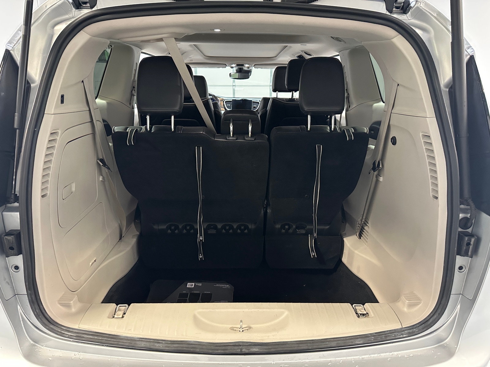 Thumbnail: 2023 Chrysler Pacifica - 6