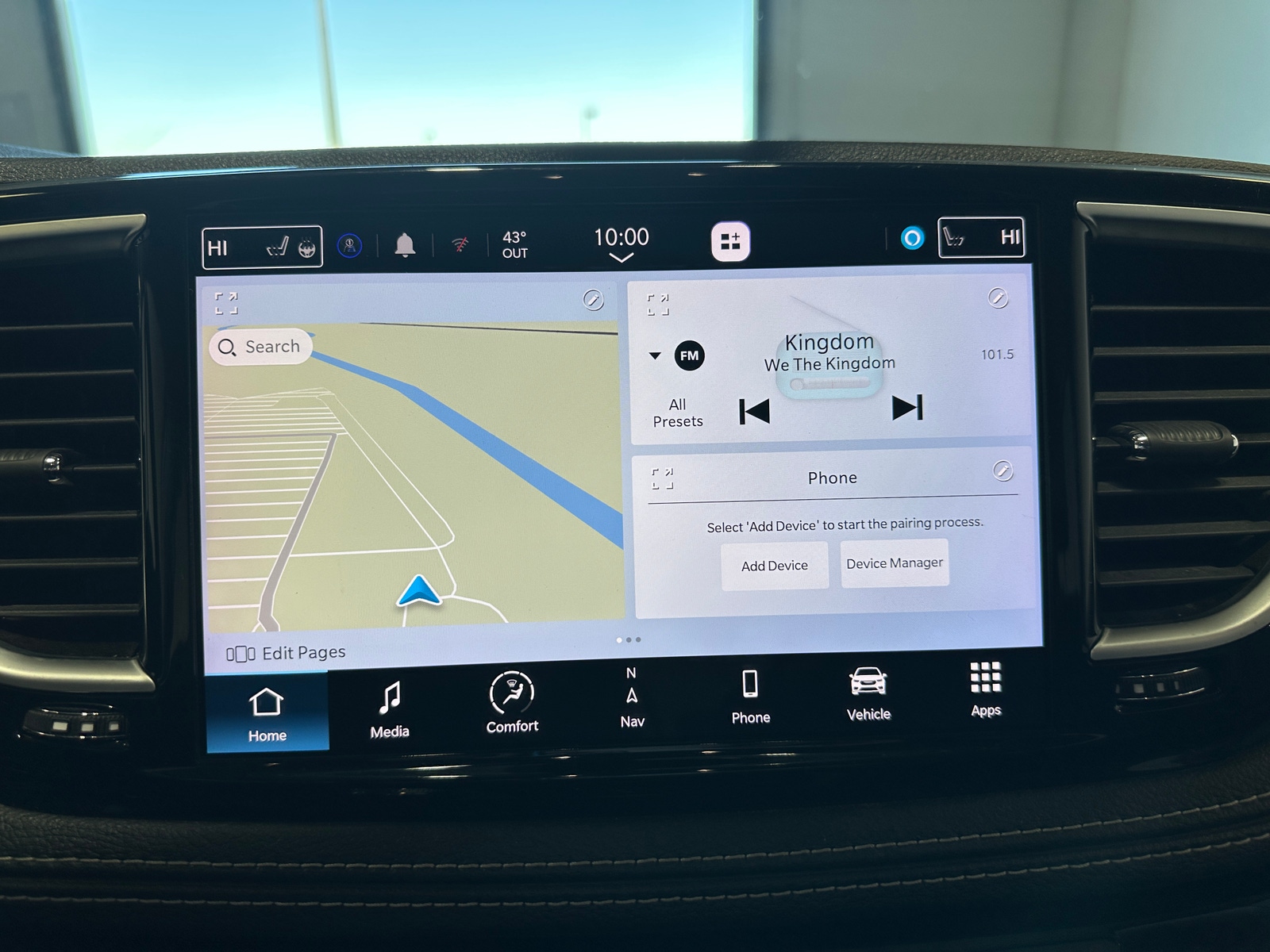 Thumbnail: 2023 Chrysler Pacifica - 3