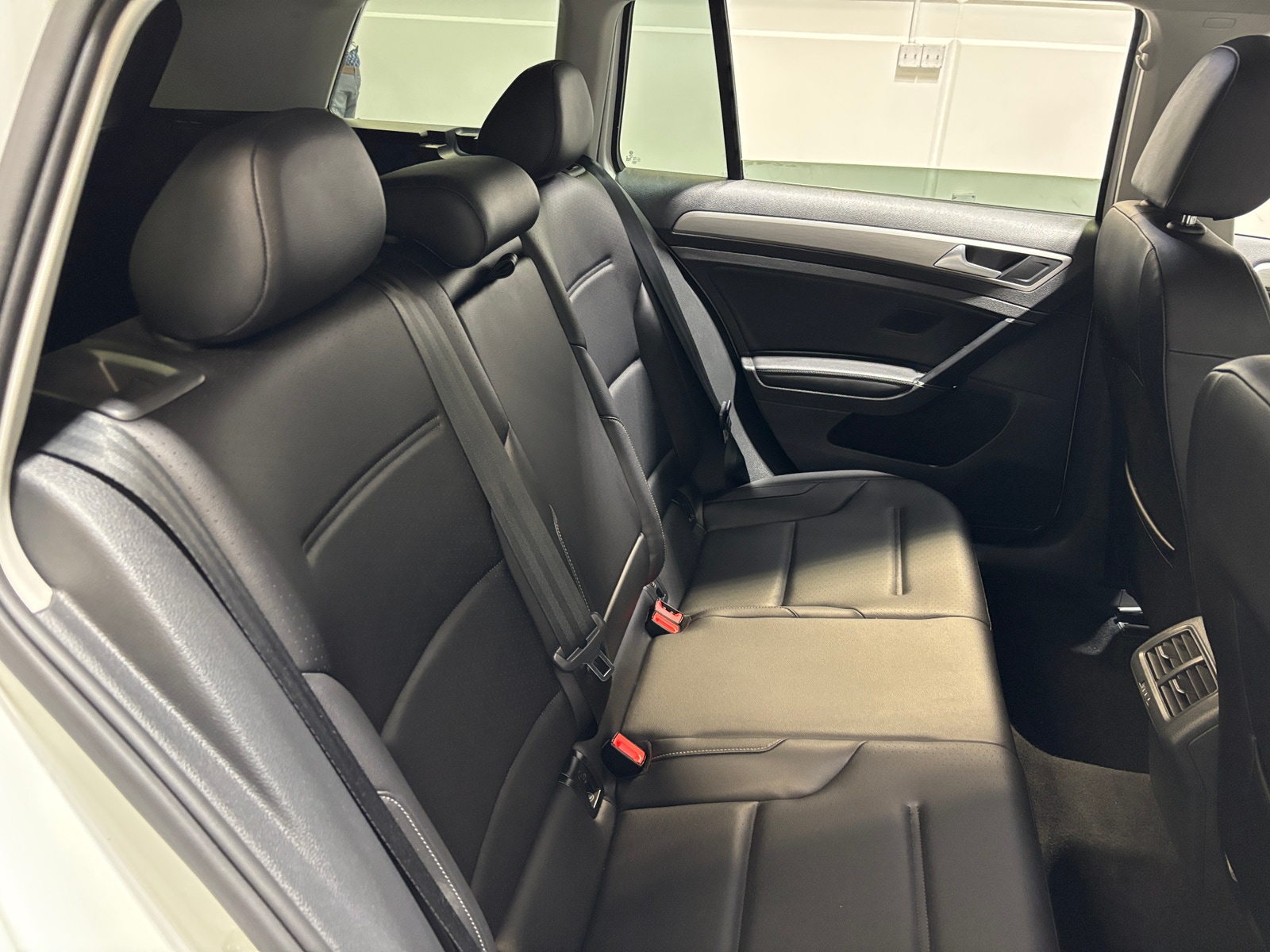 Thumbnail: 2017 Volkswagen e-Golf - 6