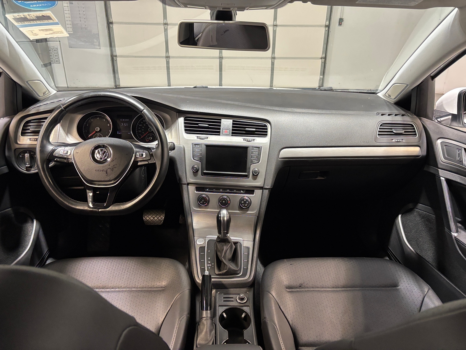 Thumbnail: 2017 Volkswagen e-Golf - 3