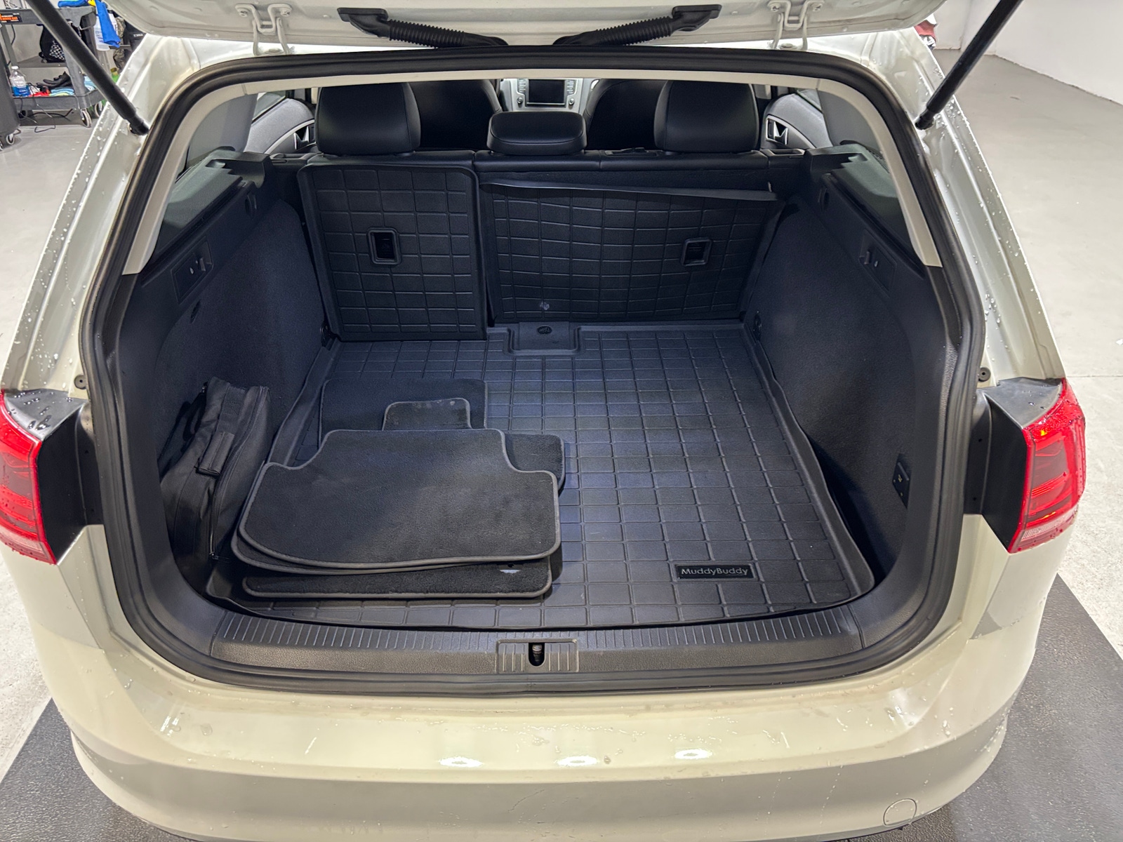 Thumbnail: 2017 Volkswagen e-Golf - 7