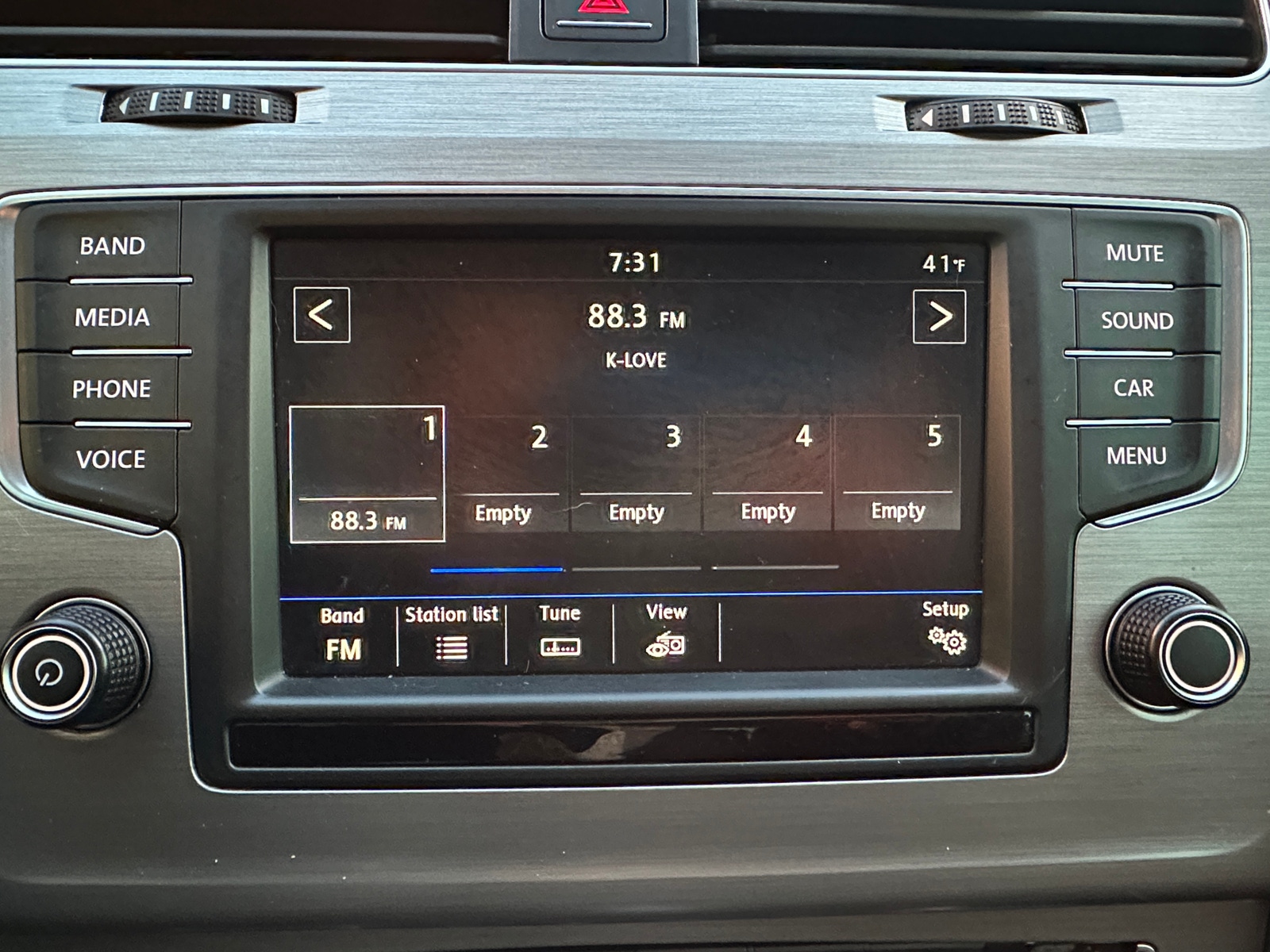 Thumbnail: 2017 Volkswagen e-Golf - 4