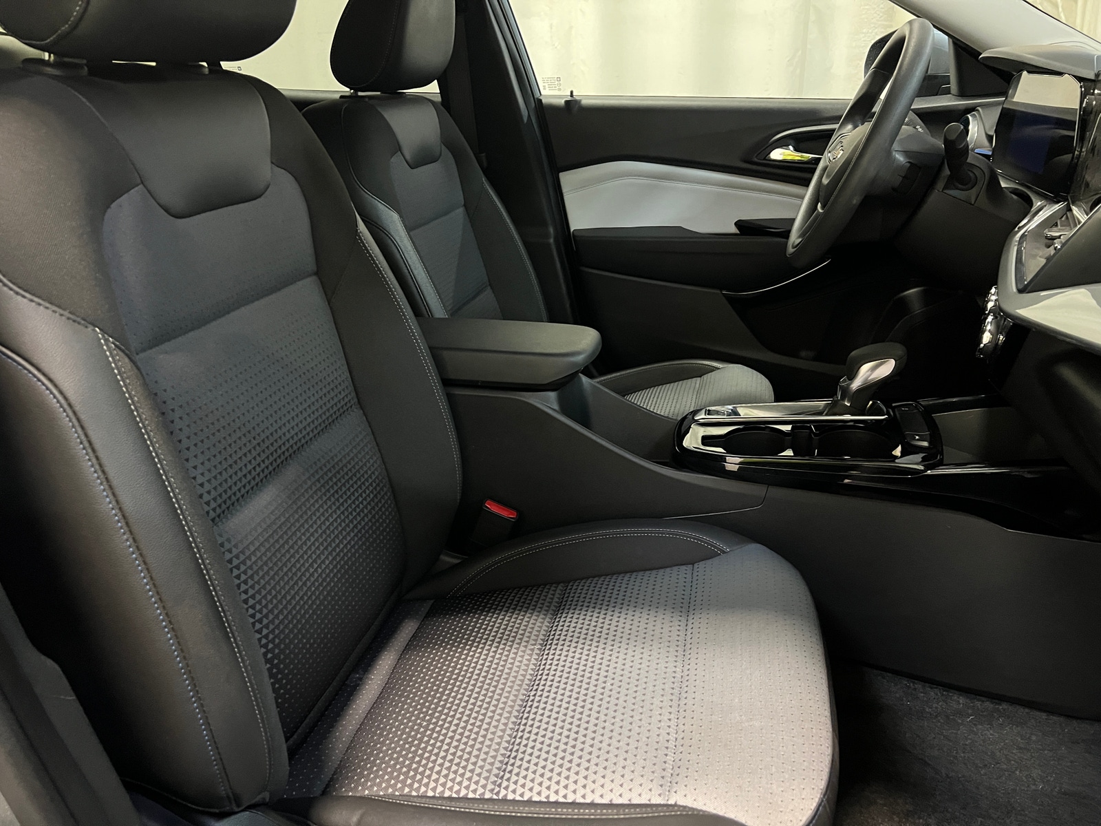 Thumbnail: 2025 Chevrolet Trax - 2