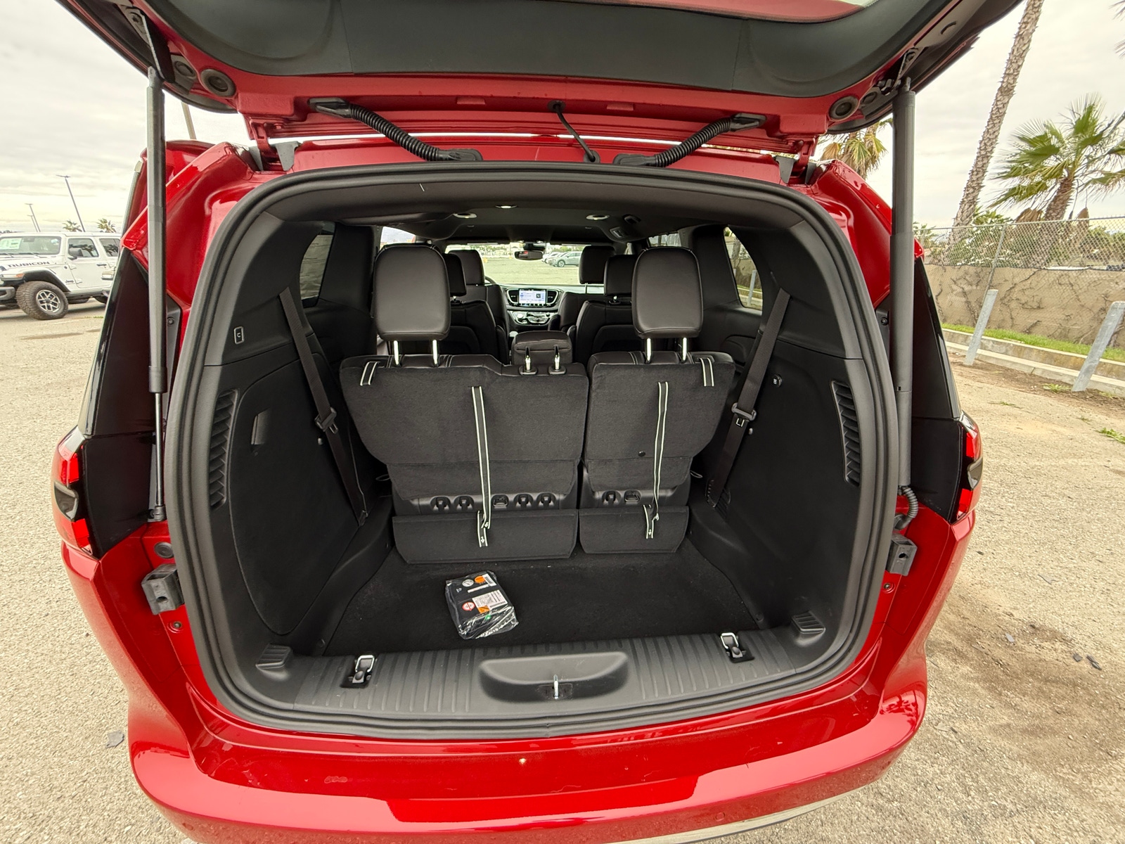 Thumbnail: 2026 Chrysler Pacifica - 6