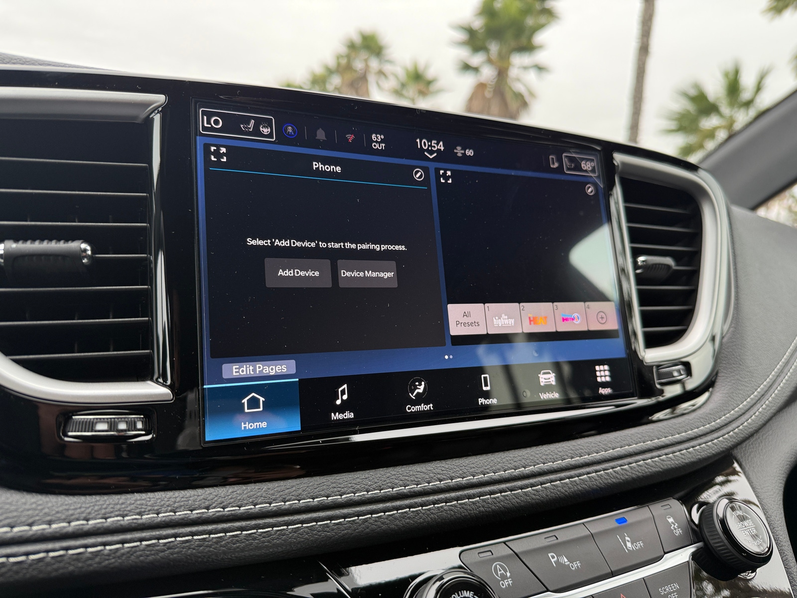 Thumbnail: 2026 Chrysler Pacifica - 3