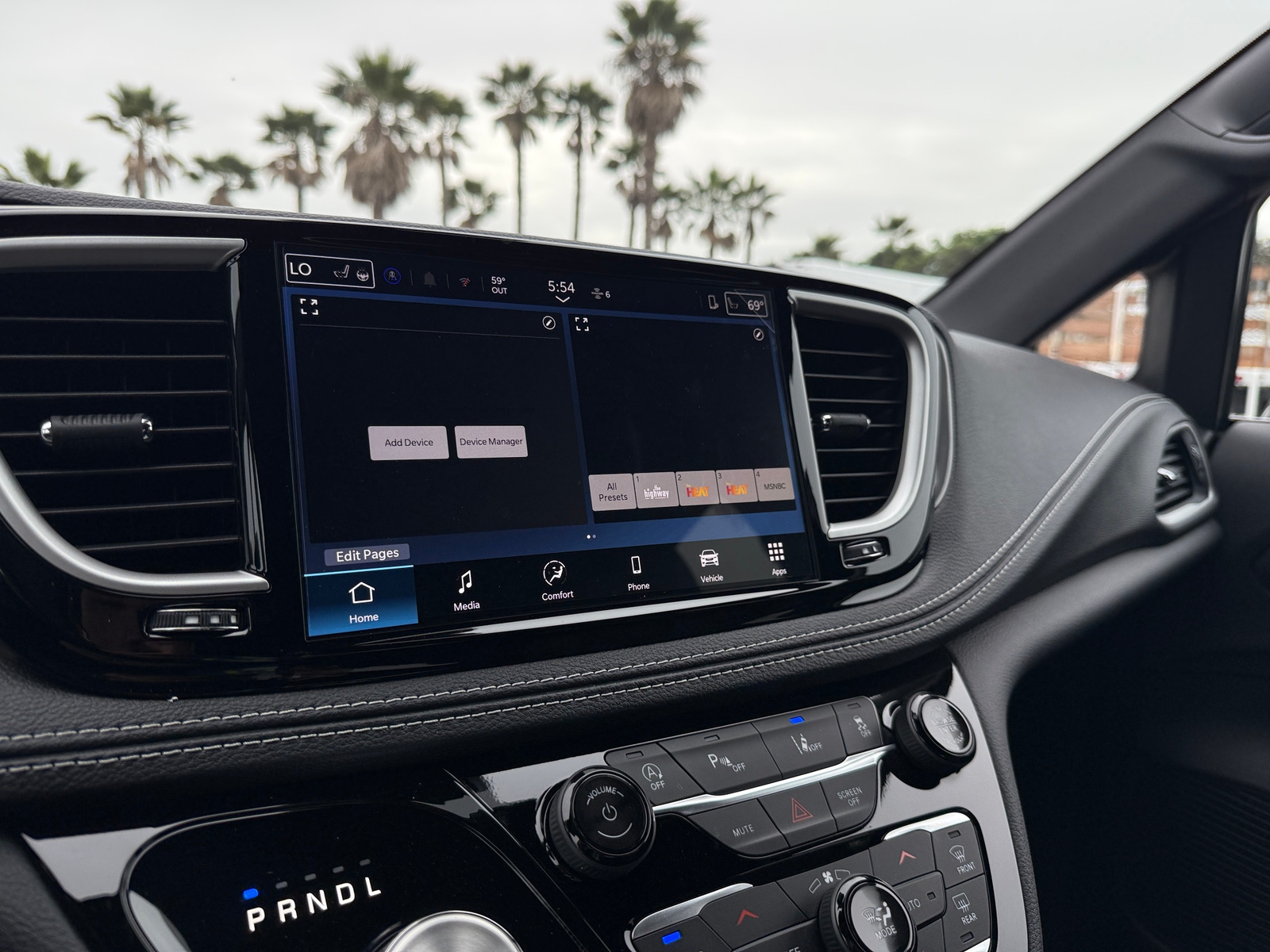 Thumbnail: 2026 Chrysler Pacifica - 3