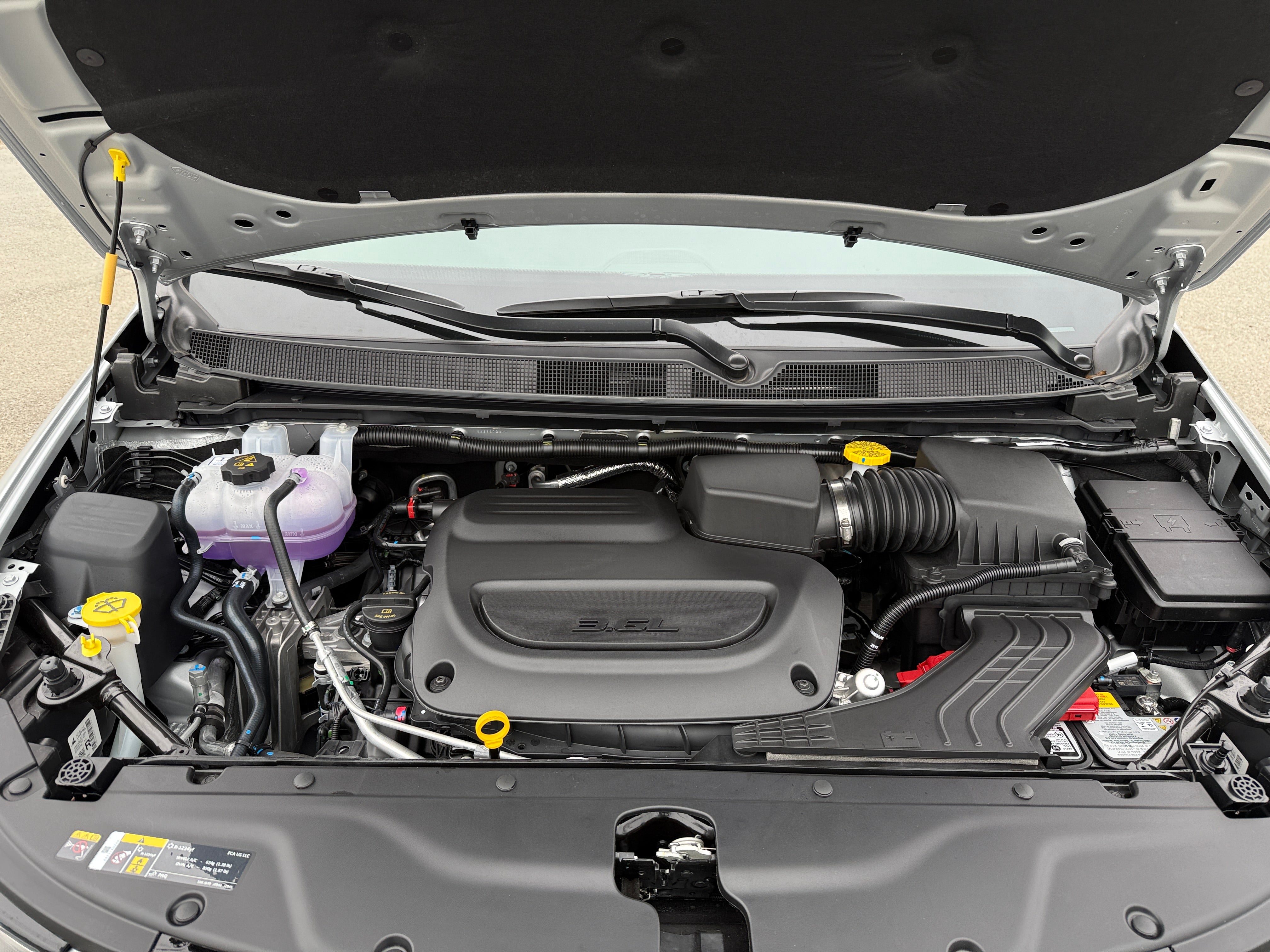 2026 Chrysler Pacifica Select's photo