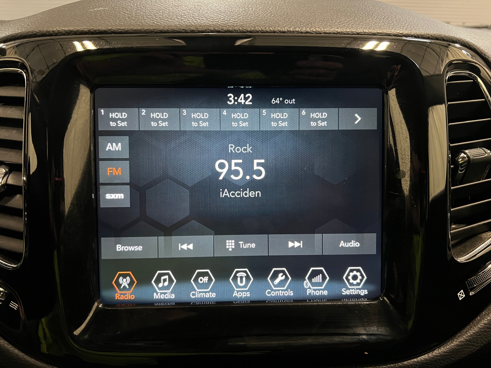 Thumbnail: 2018 Jeep Compass - 3