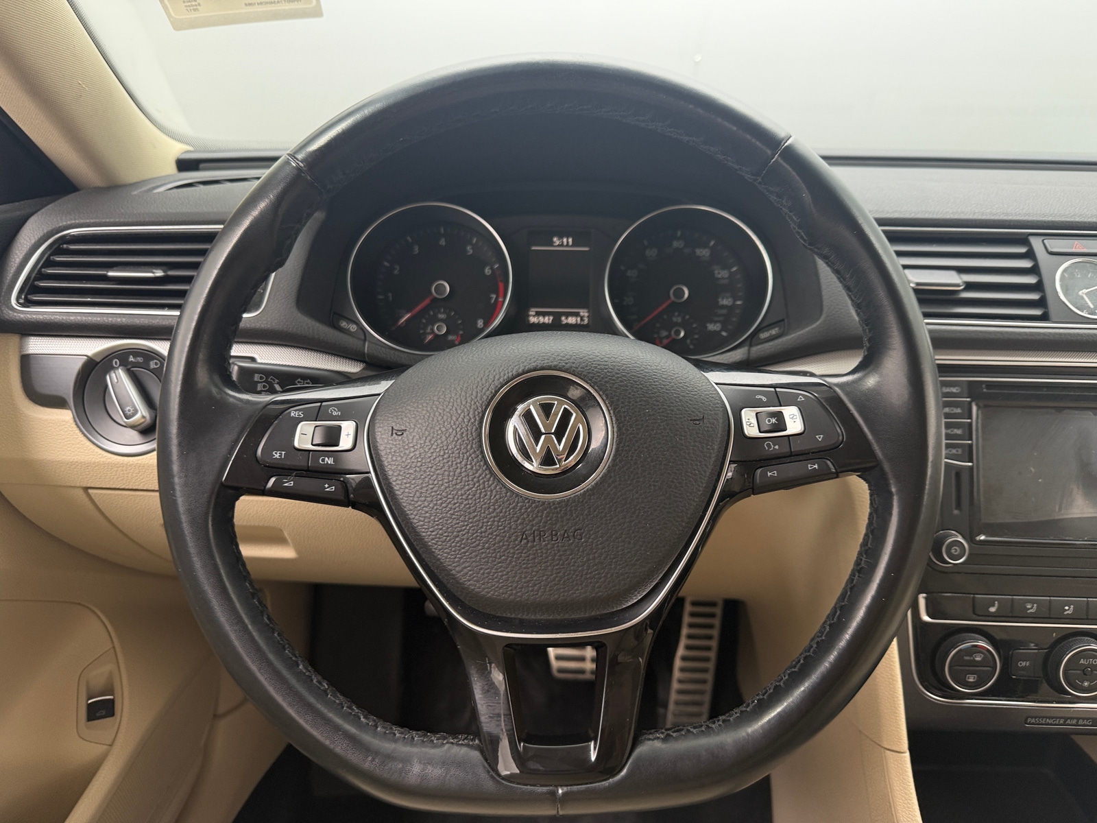 Thumbnail: 2017 Volkswagen Passat - 4