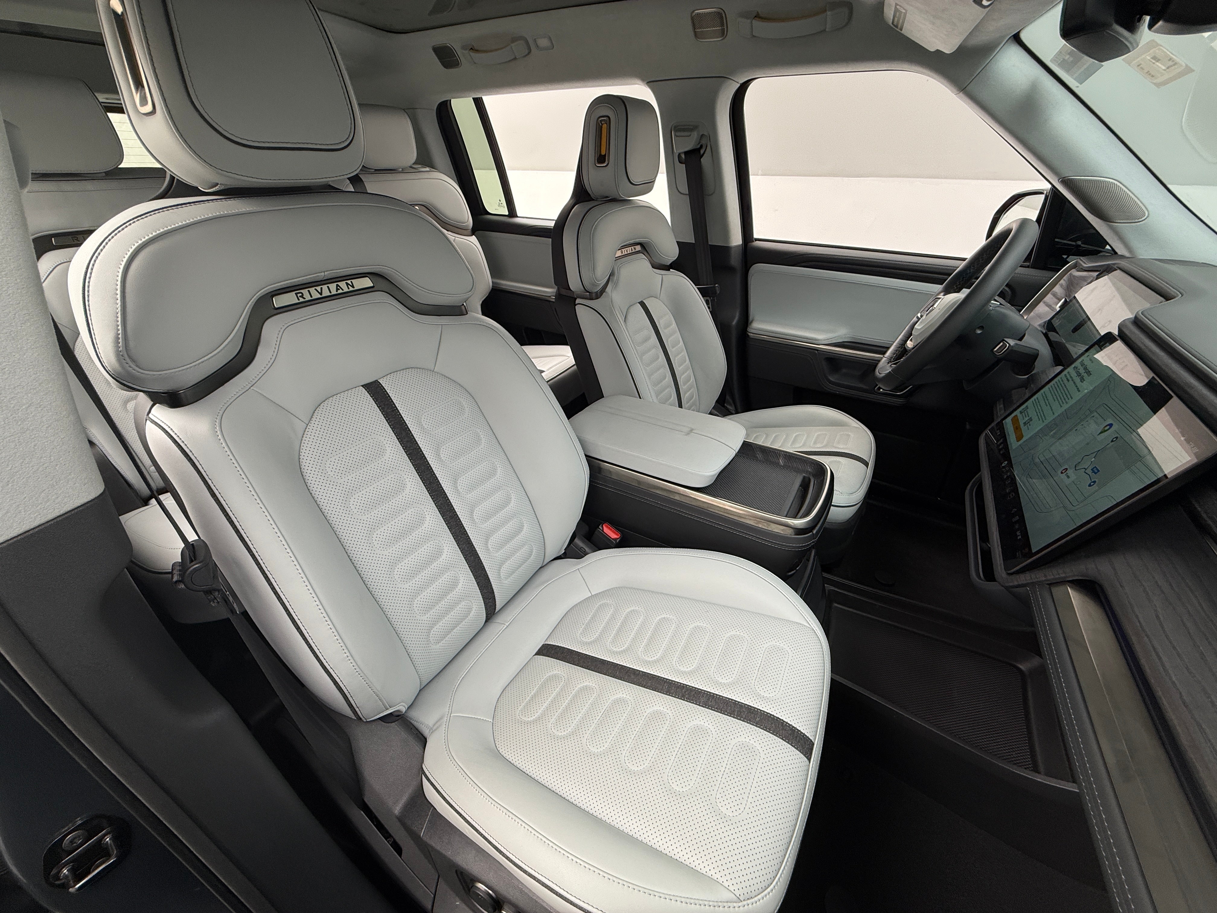 2024 Rivian R1S