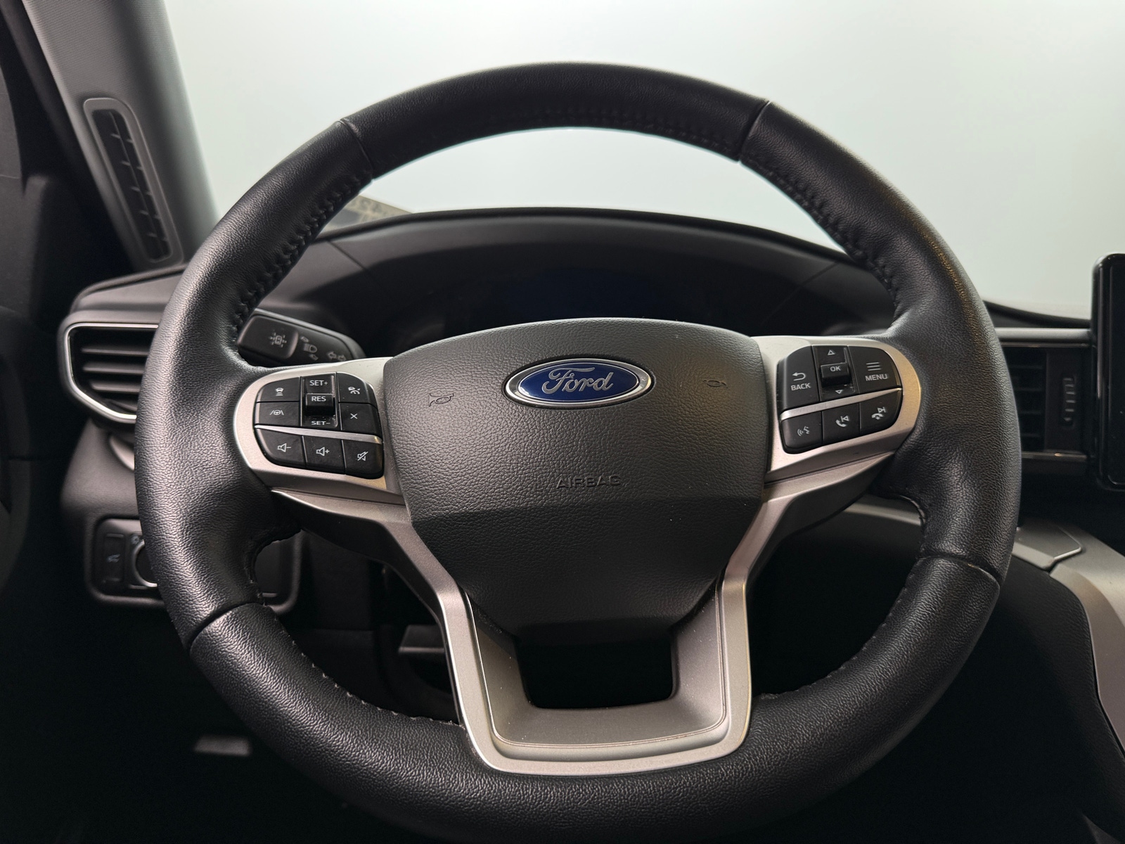 Thumbnail: 2022 Ford Explorer - 5