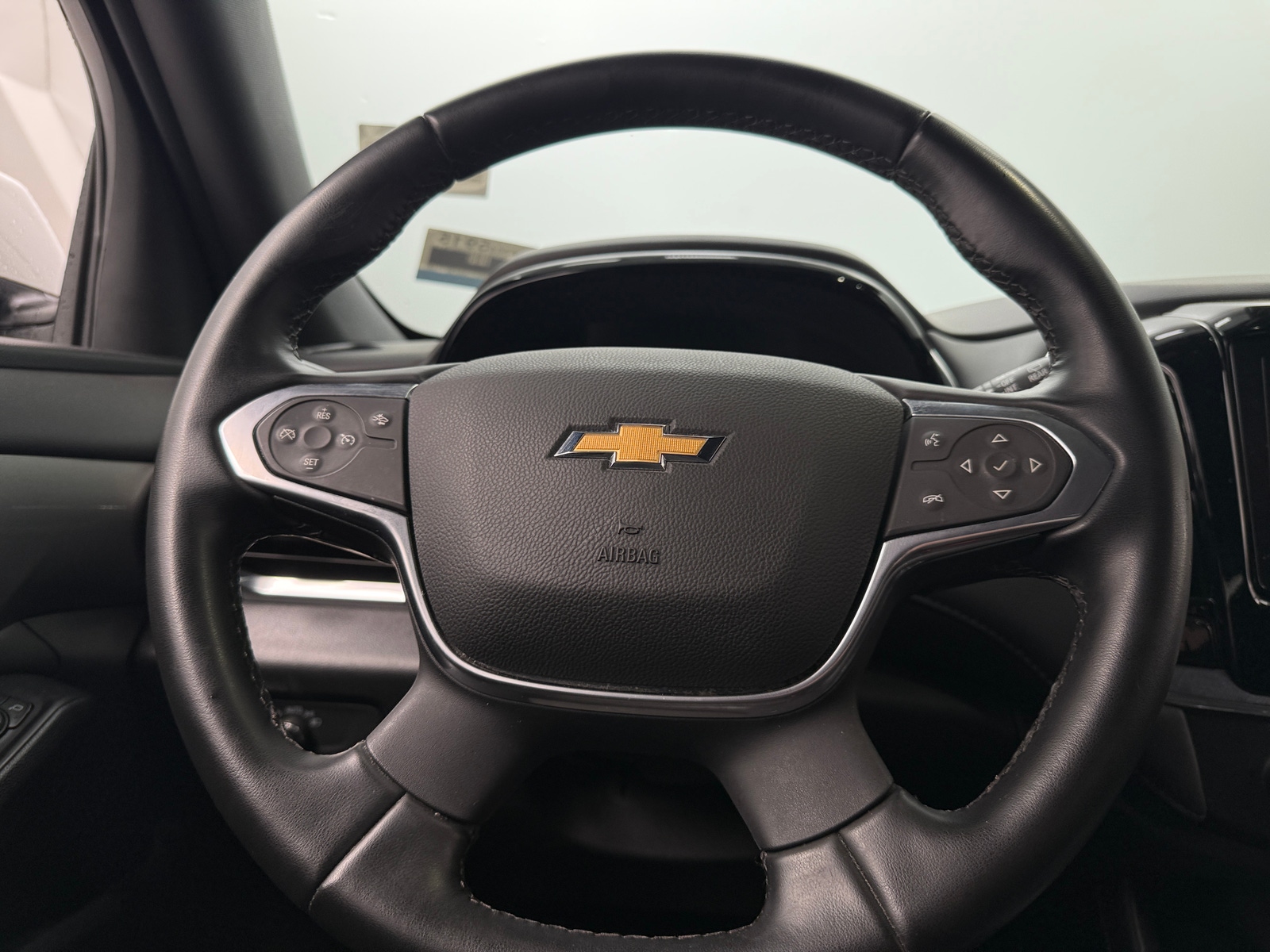 Thumbnail: 2023 Chevrolet Traverse - 5