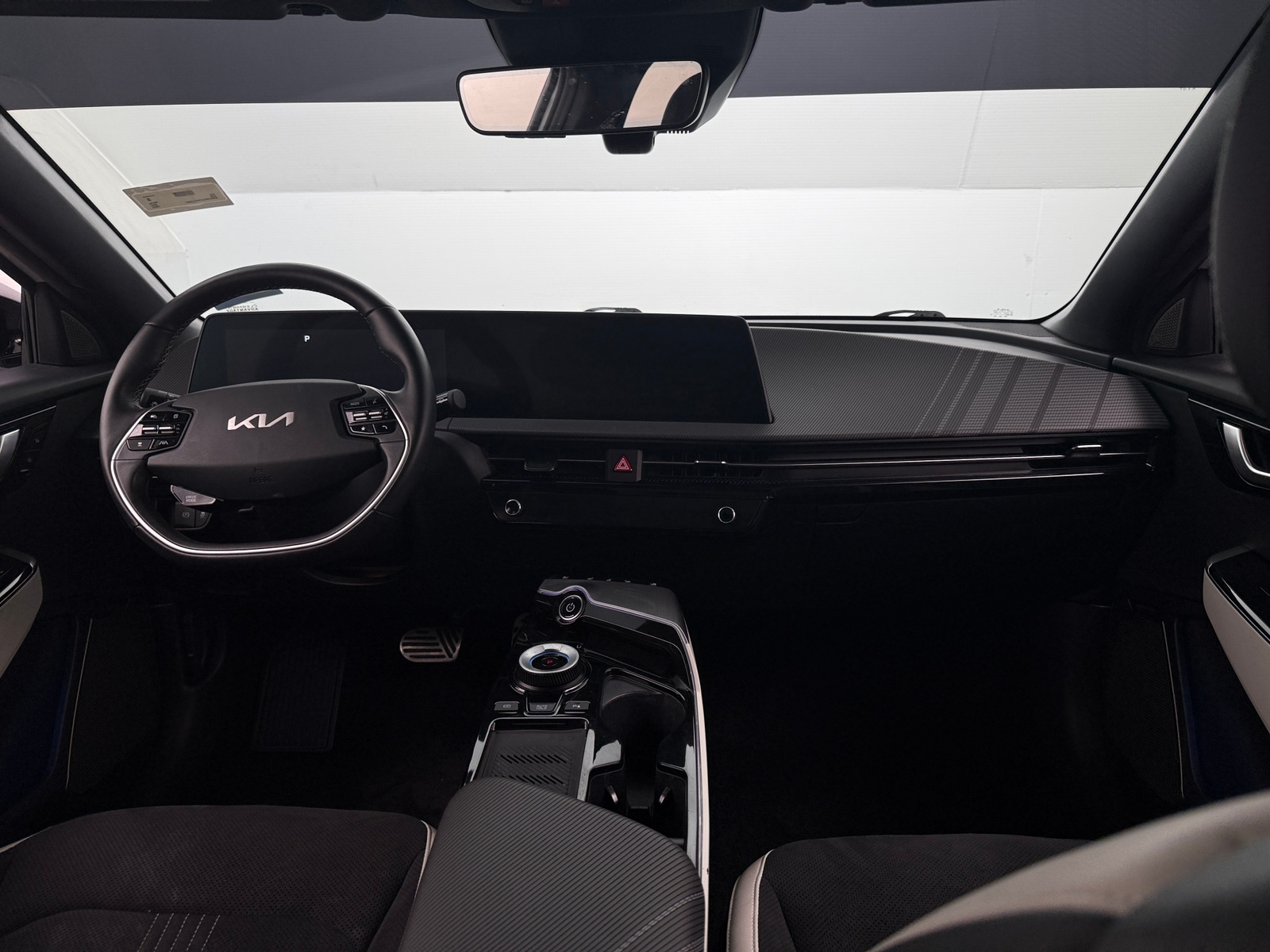 Thumbnail: 2023 Kia EV6 - 2