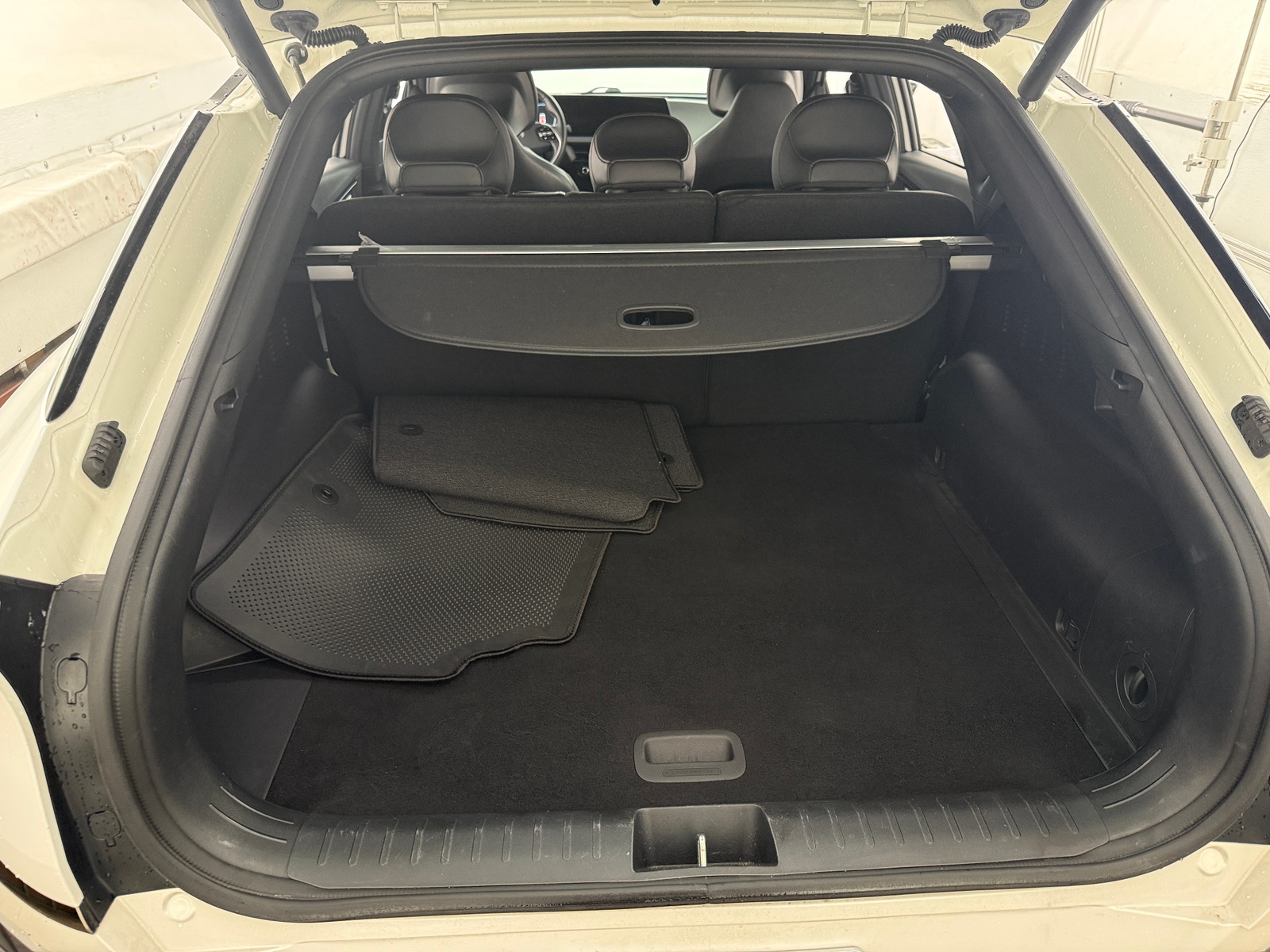 Thumbnail: 2023 Kia EV6 - 6