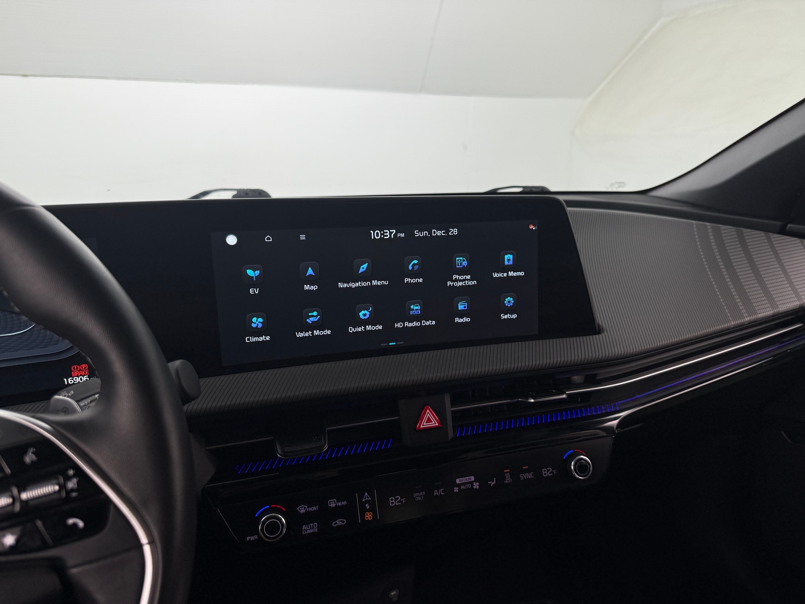 Thumbnail: 2023 Kia EV6 - 3