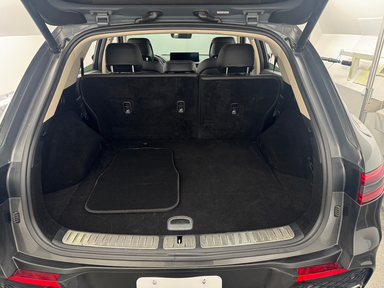 Thumbnail: 2025 Genesis GV70 - 6