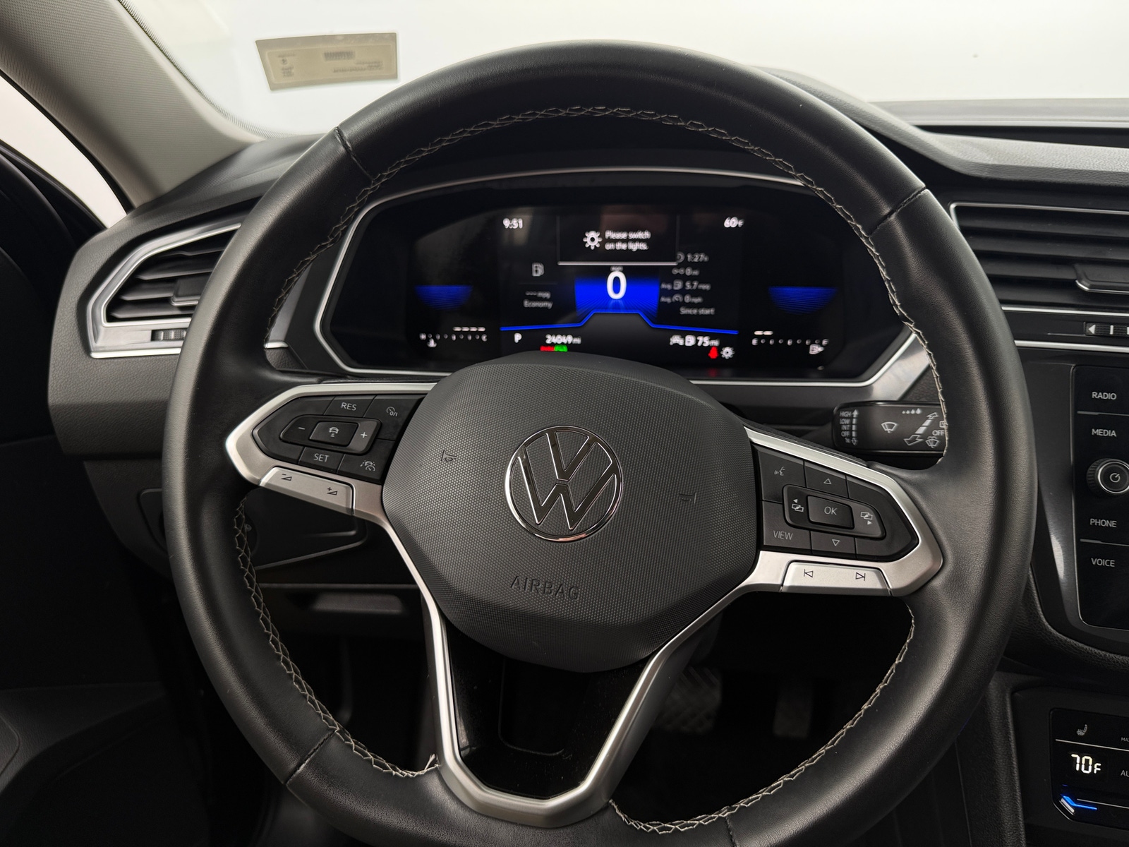 Thumbnail: 2023 Volkswagen Tiguan - 4