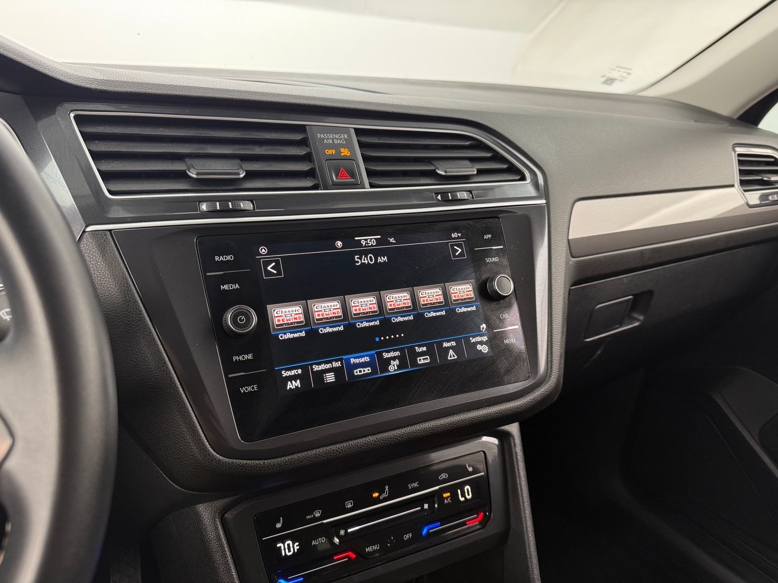 Thumbnail: 2023 Volkswagen Tiguan - 3