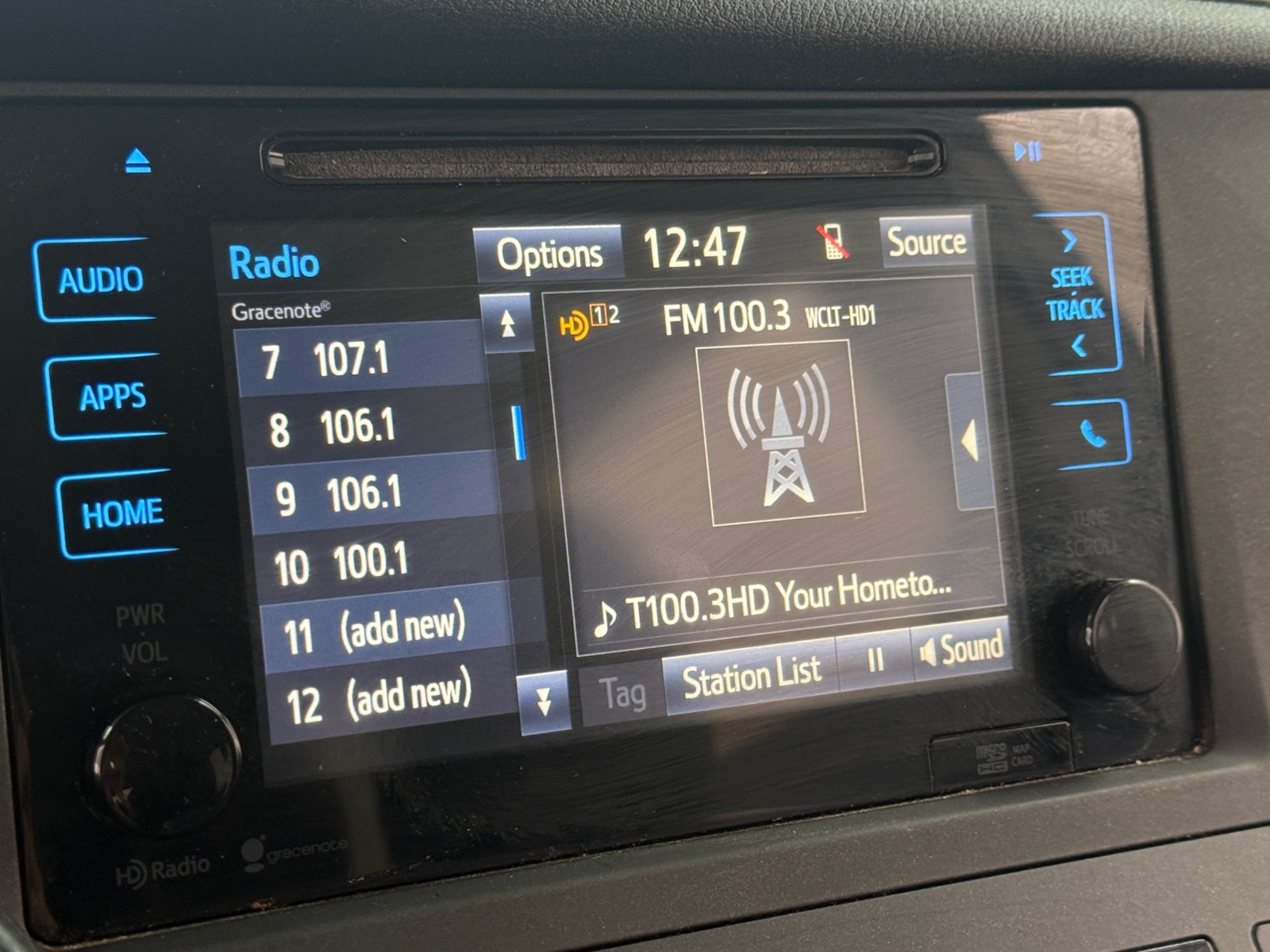 Thumbnail: 2015 Toyota Sienna - 3