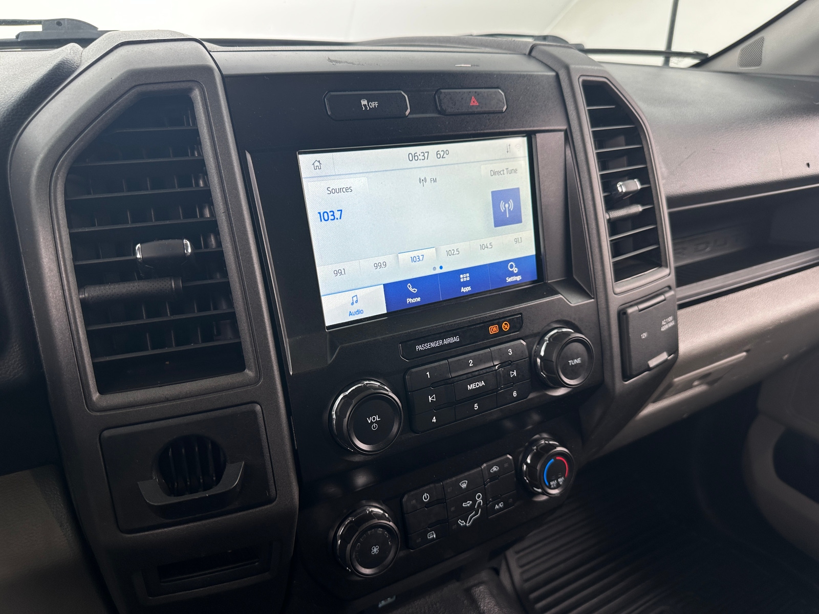 Thumbnail: 2022 Ford Econoline - 3