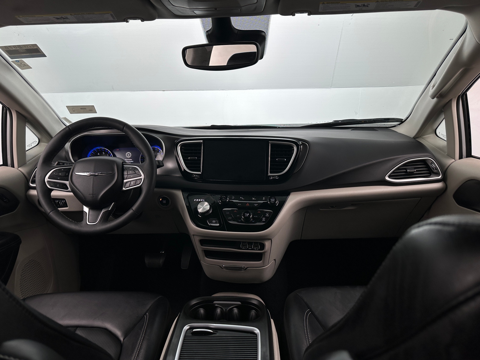 Thumbnail: 2024 Chrysler Pacifica - 3