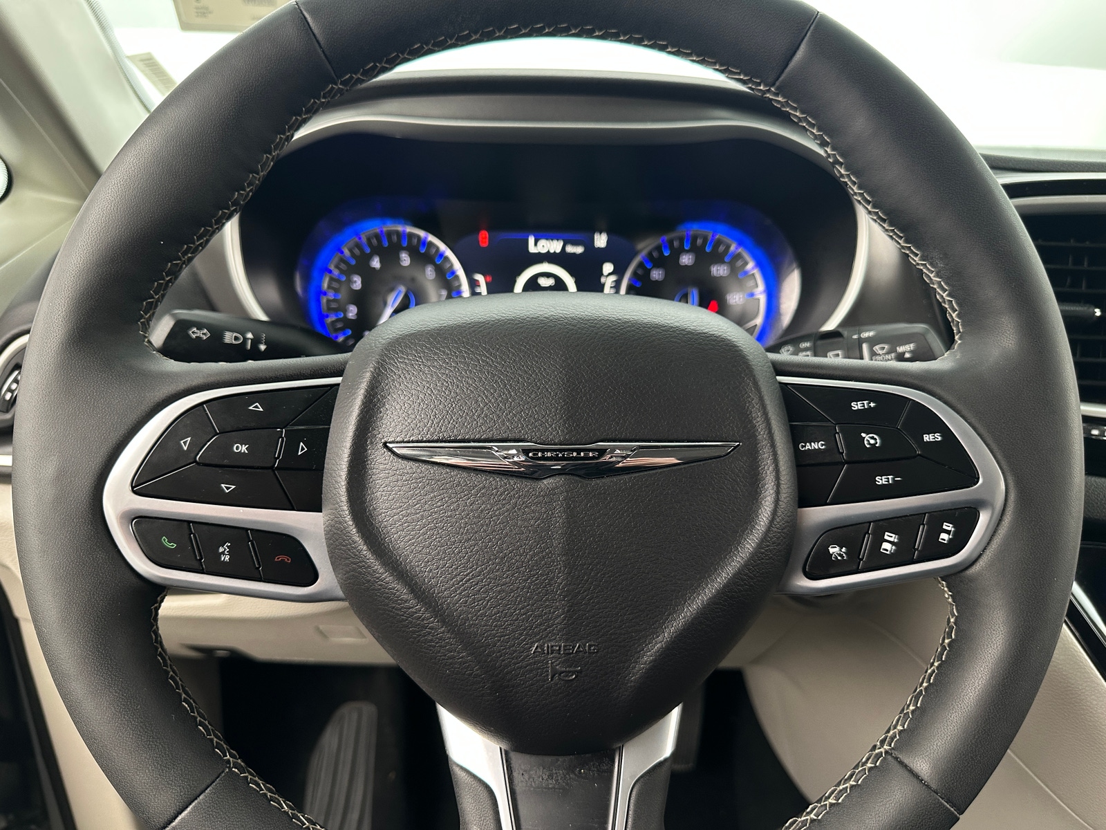 Thumbnail: 2024 Chrysler Pacifica - 5