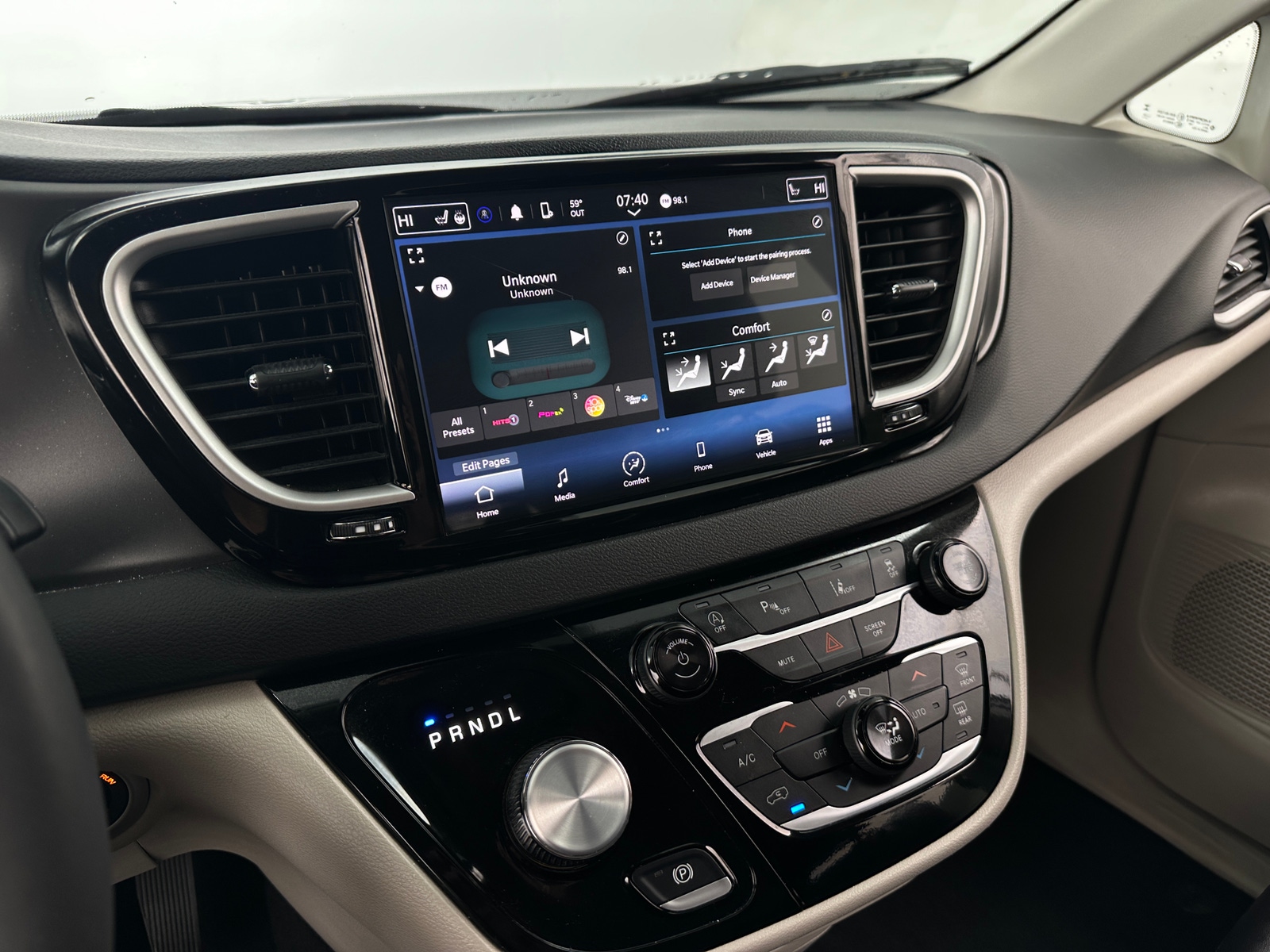 Thumbnail: 2024 Chrysler Pacifica - 4