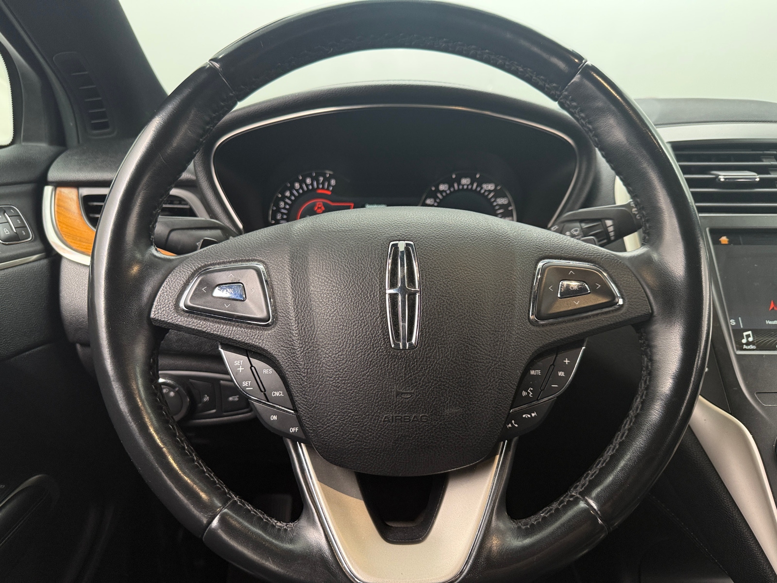 Thumbnail: 2017 Lincoln MKC - 4