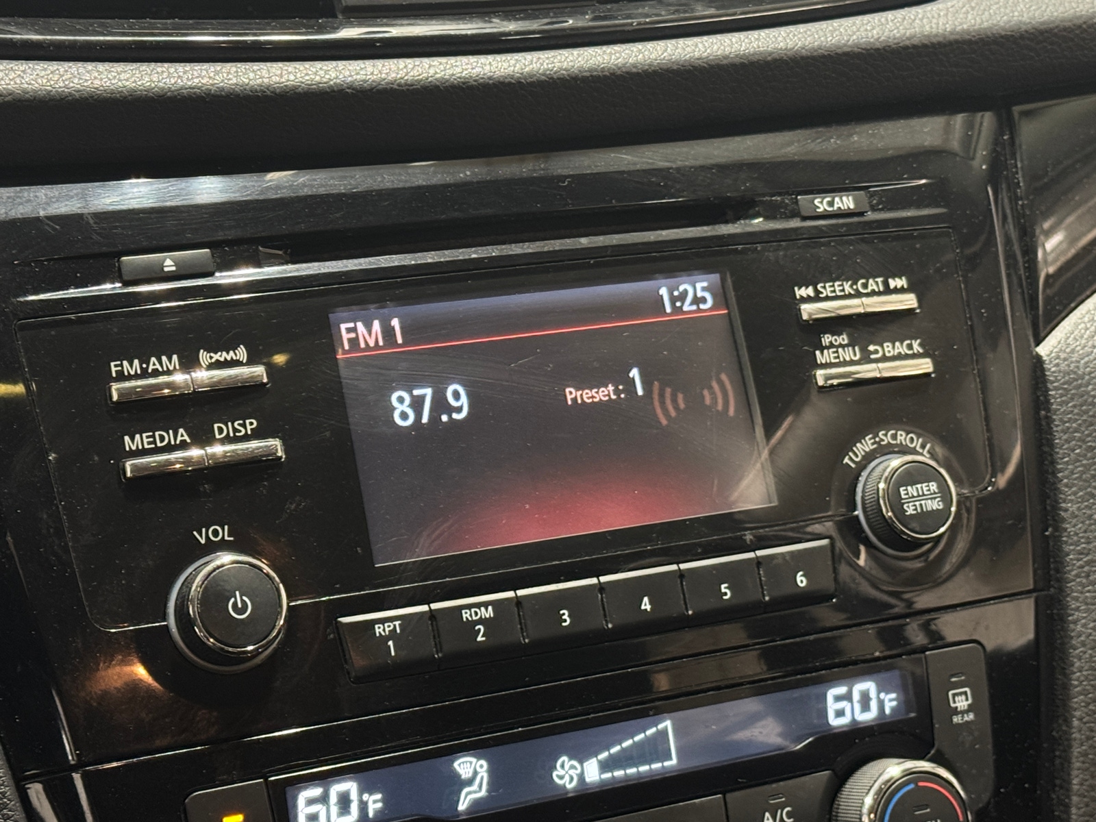 Thumbnail: 2017 Nissan Rogue Sport - 4