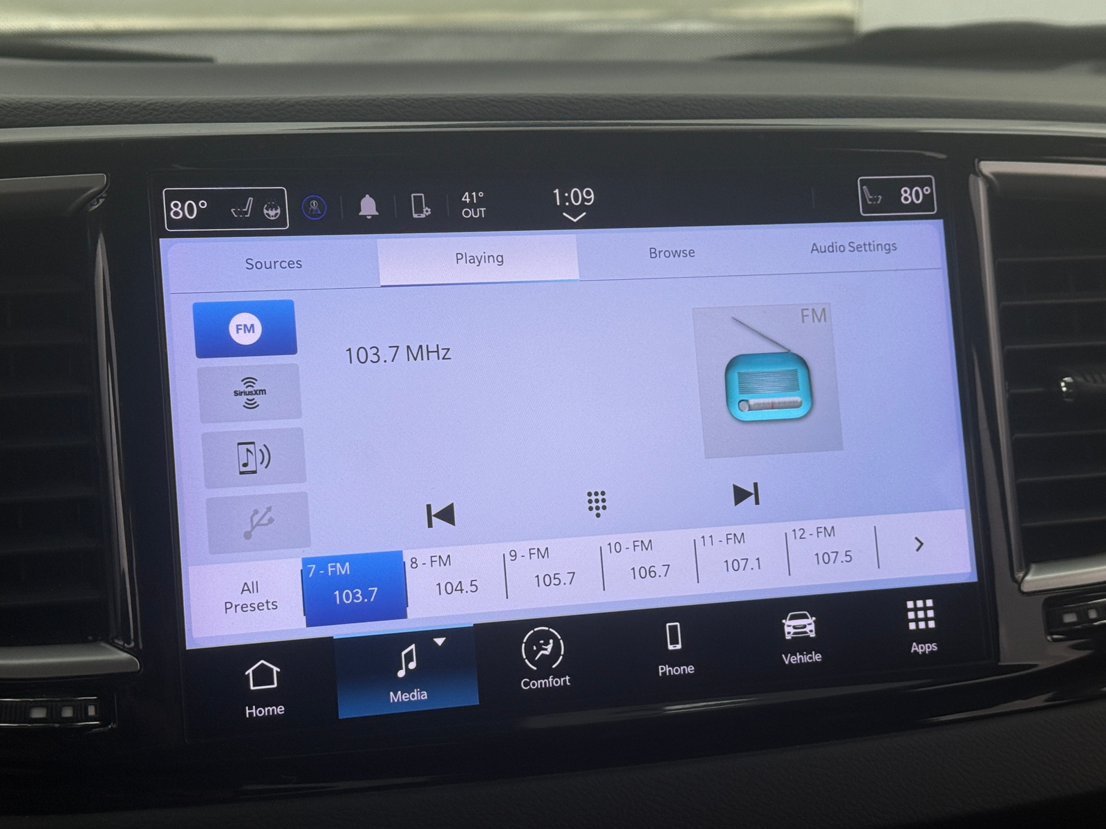 Thumbnail: 2024 Chrysler Pacifica - 3