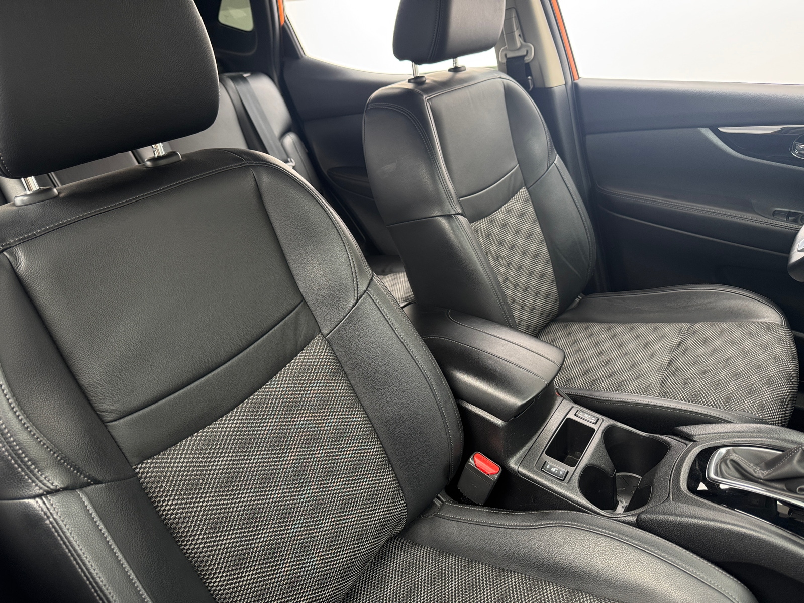 Thumbnail: 2022 Nissan Rogue Sport - 2