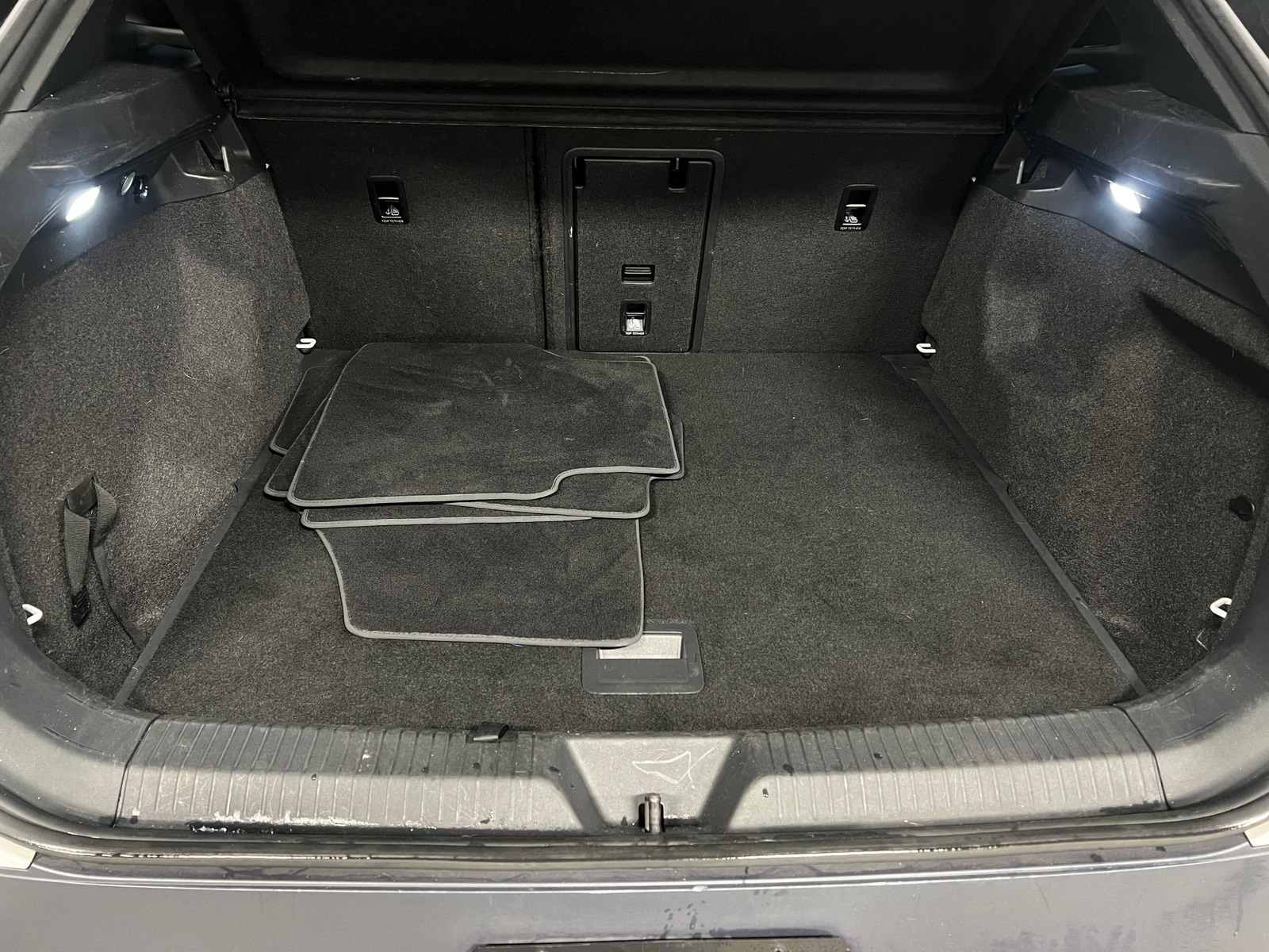 Thumbnail: 2021 Volkswagen ID.4 - 6