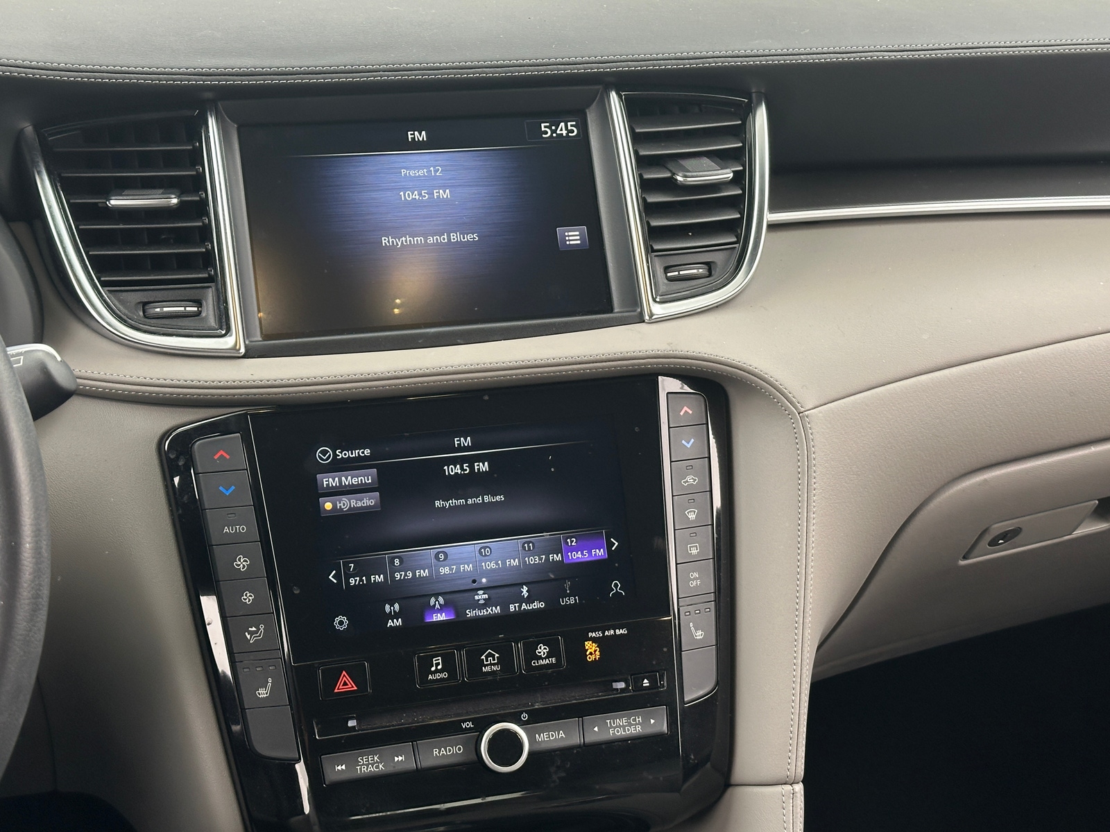 Thumbnail: 2023 INFINITI QX50 - 3